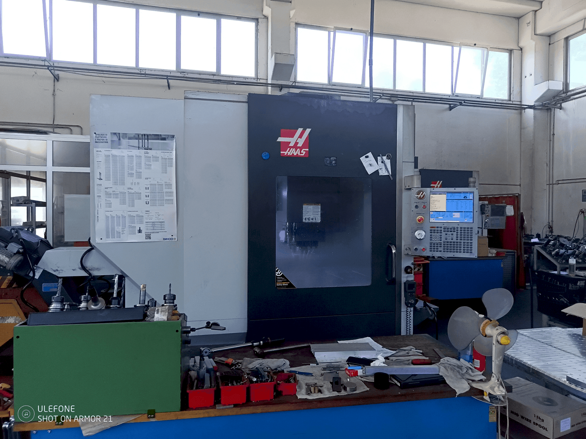 Вид станка HAAS UMC 750SS спереди