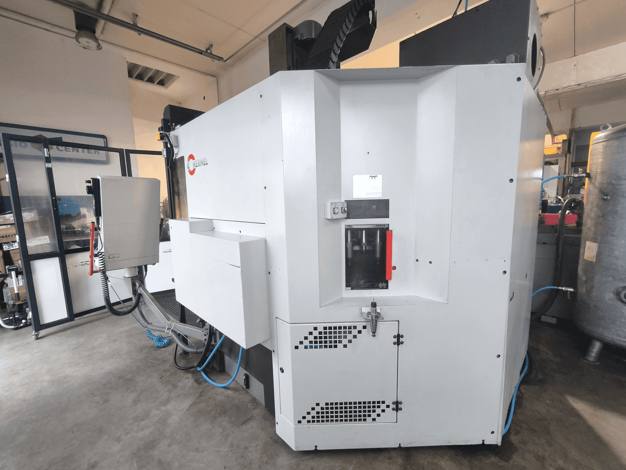 Вид станка HERMLE C 600 U спереди