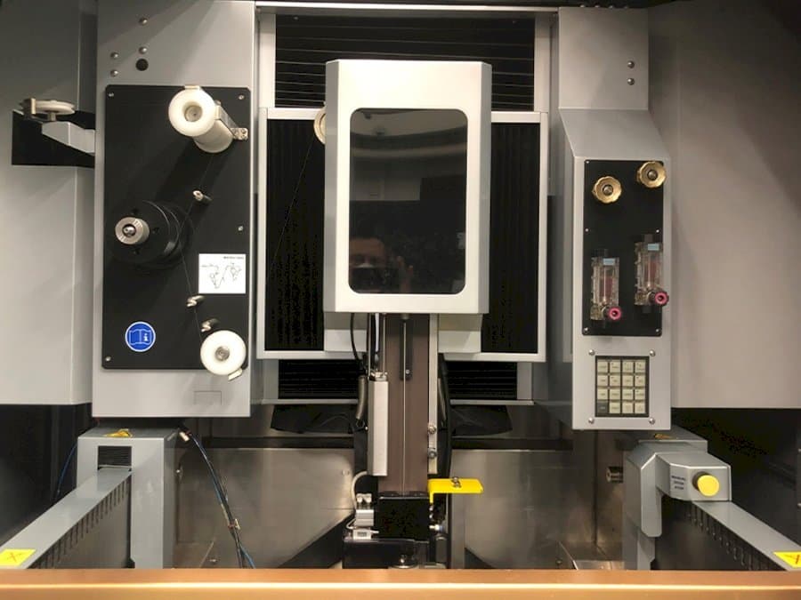 Вид станка EROWA Robot Compact 80  спереди