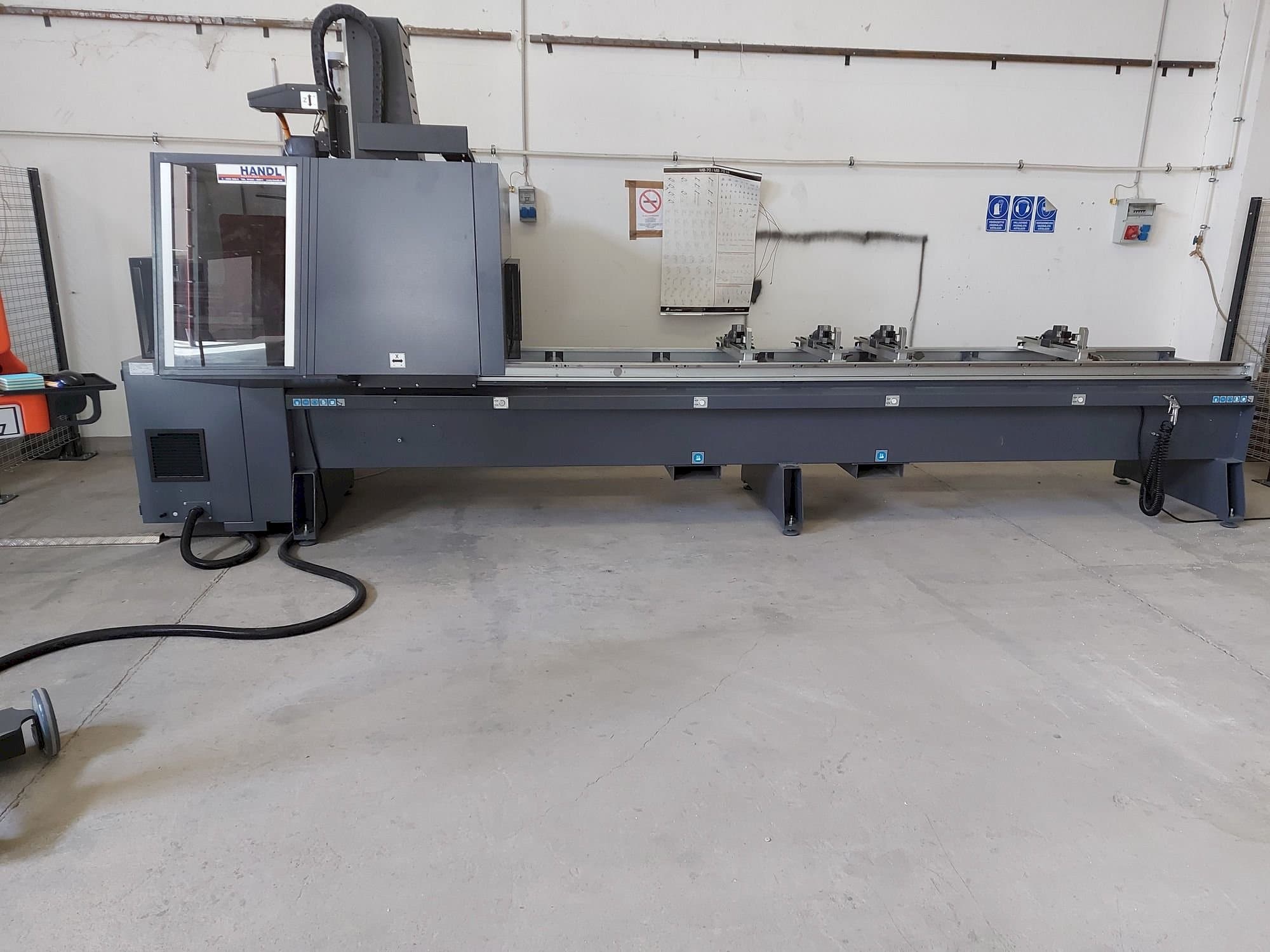 Вид станка Tekna TKE943-4 спереди