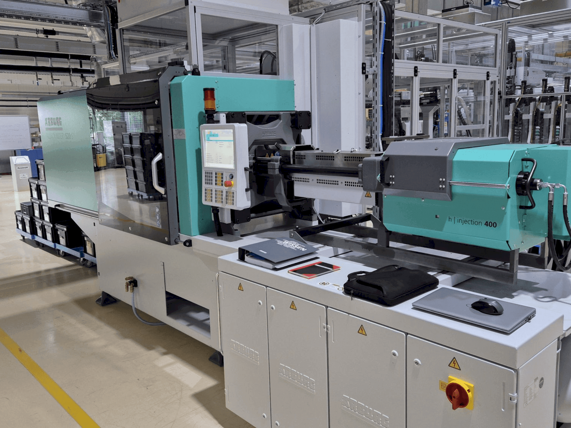 Вид станка Arburg Allrounder 520S 1600-400 спереди