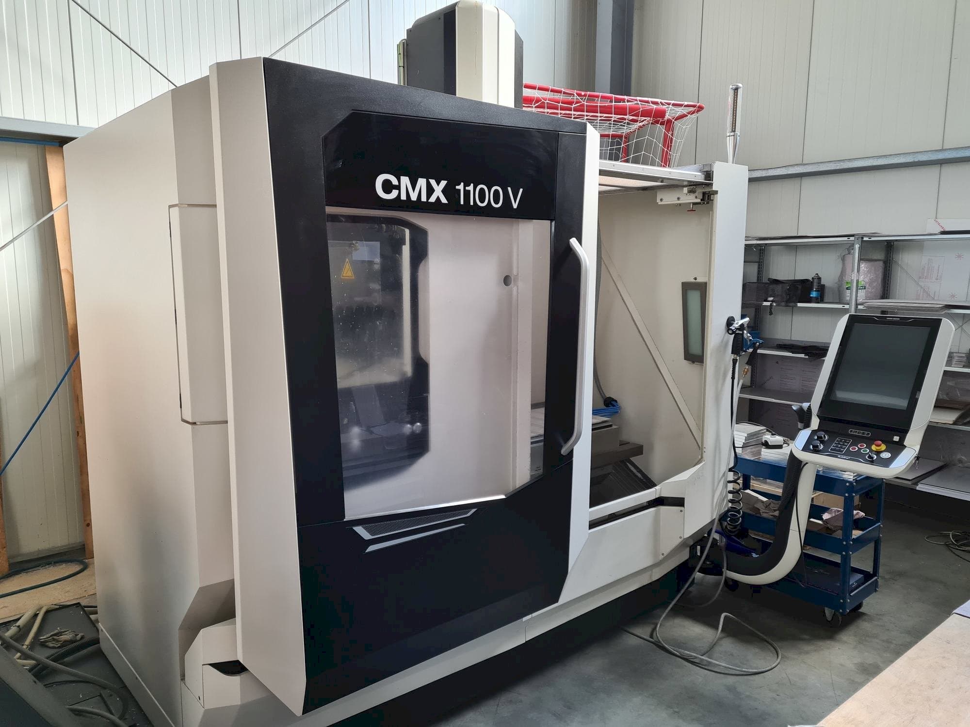 Вид станка DMG MORI CMX 1100 V спереди