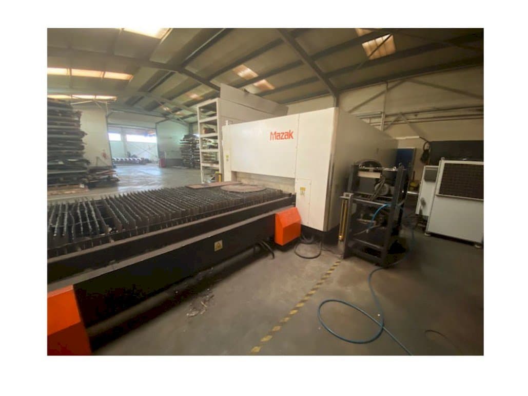 Вид станка Mazak Optiplex Nexus 3015 спереди