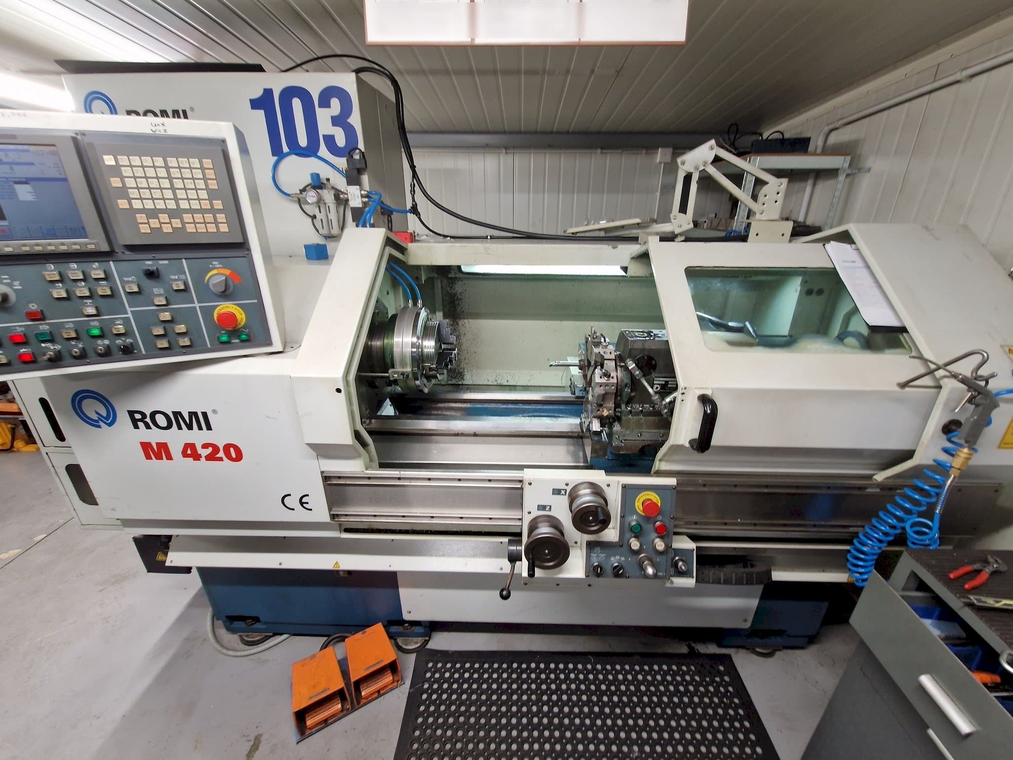 Вид станка Romi M 420  спереди