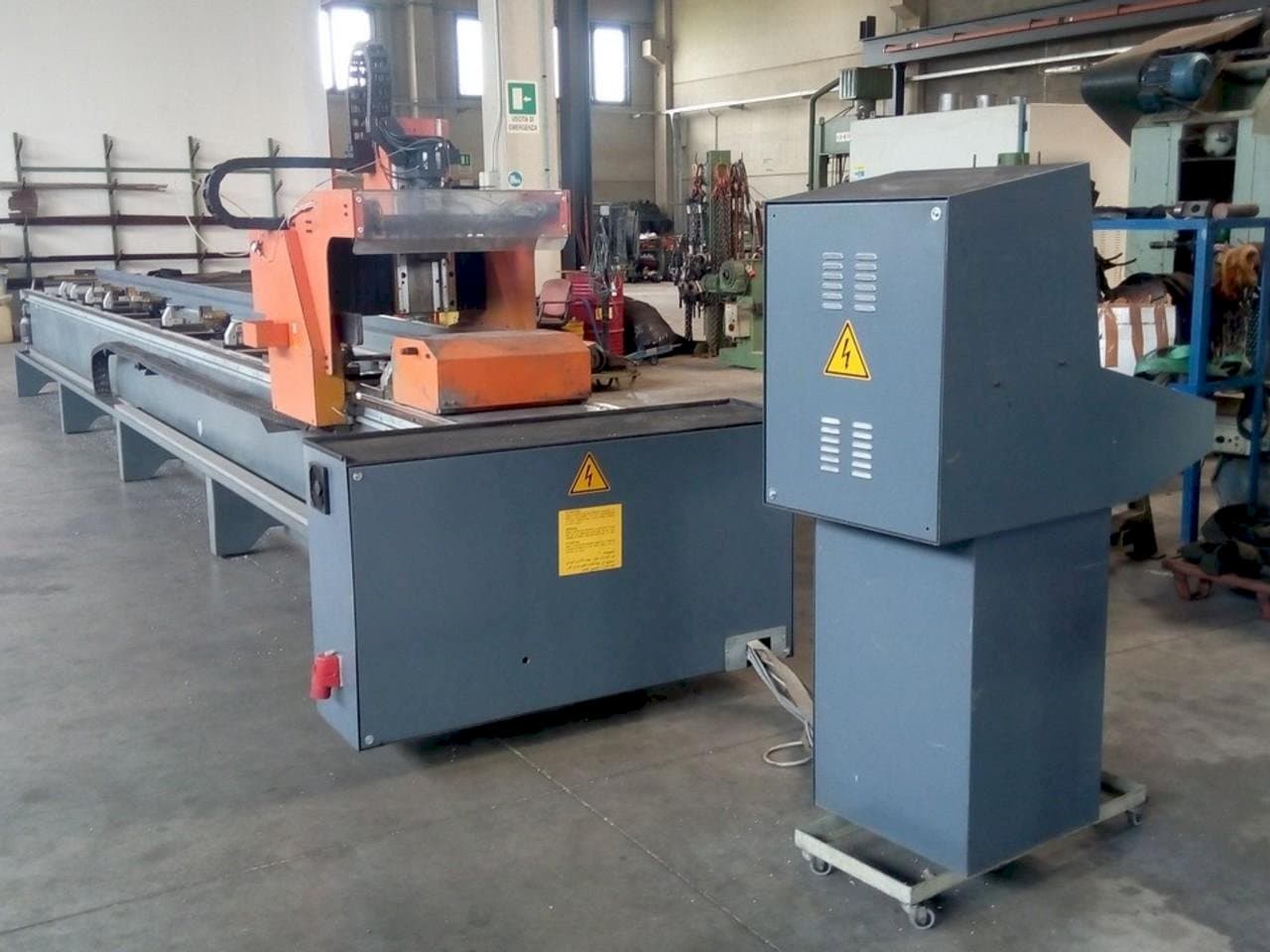 Вид станка Tekna UT 426/3 спереди