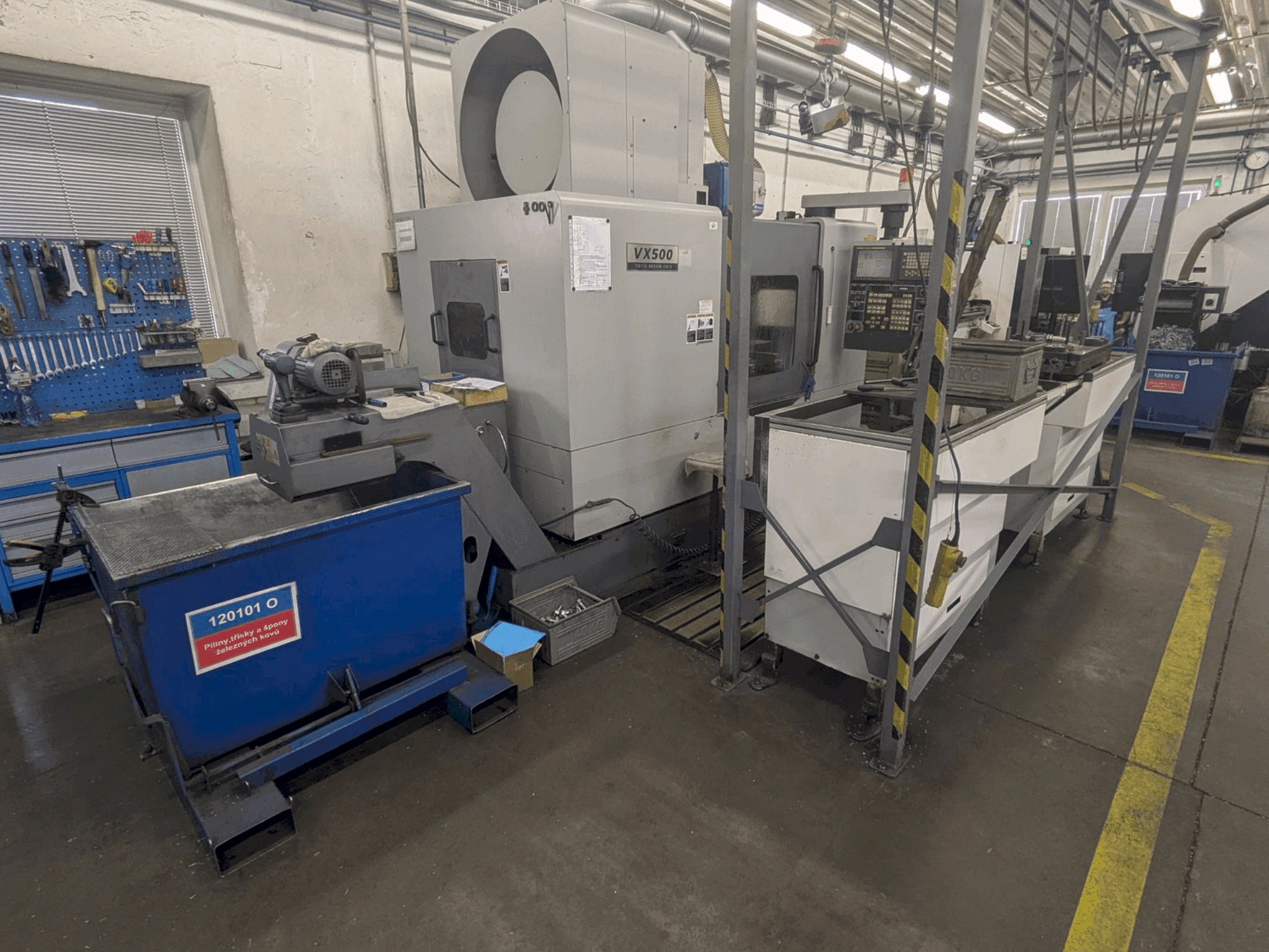 Вид станка HYUNDAI KIA VX500  спереди