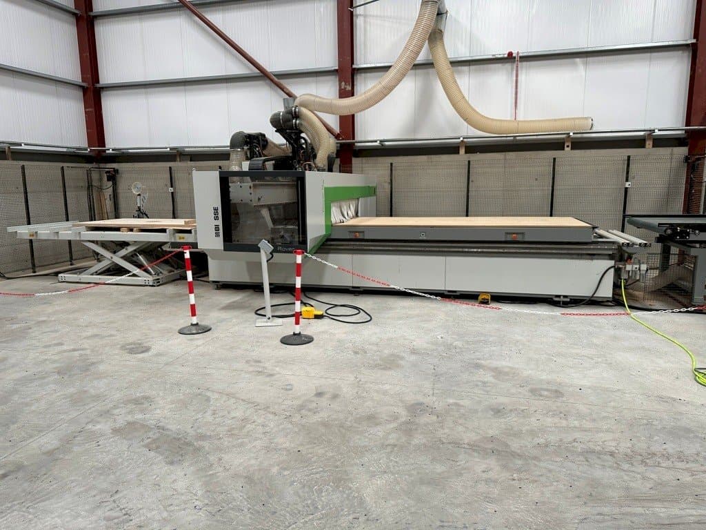 Вид станка BIESSE спереди