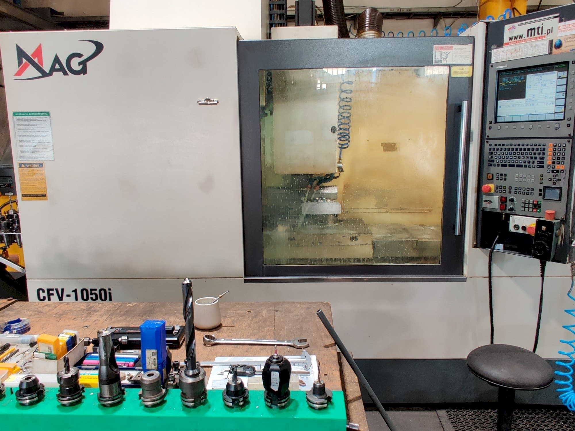 Вид станка MAG CFV 1050 спереди