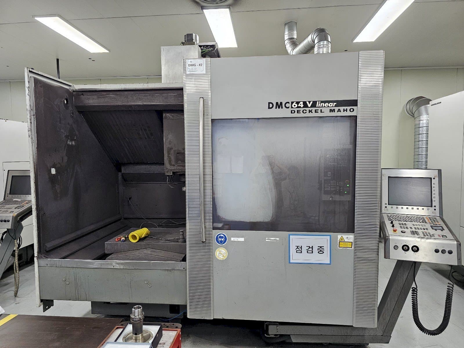 Вид станка DECKEL MAHO DMC 64V linear спереди