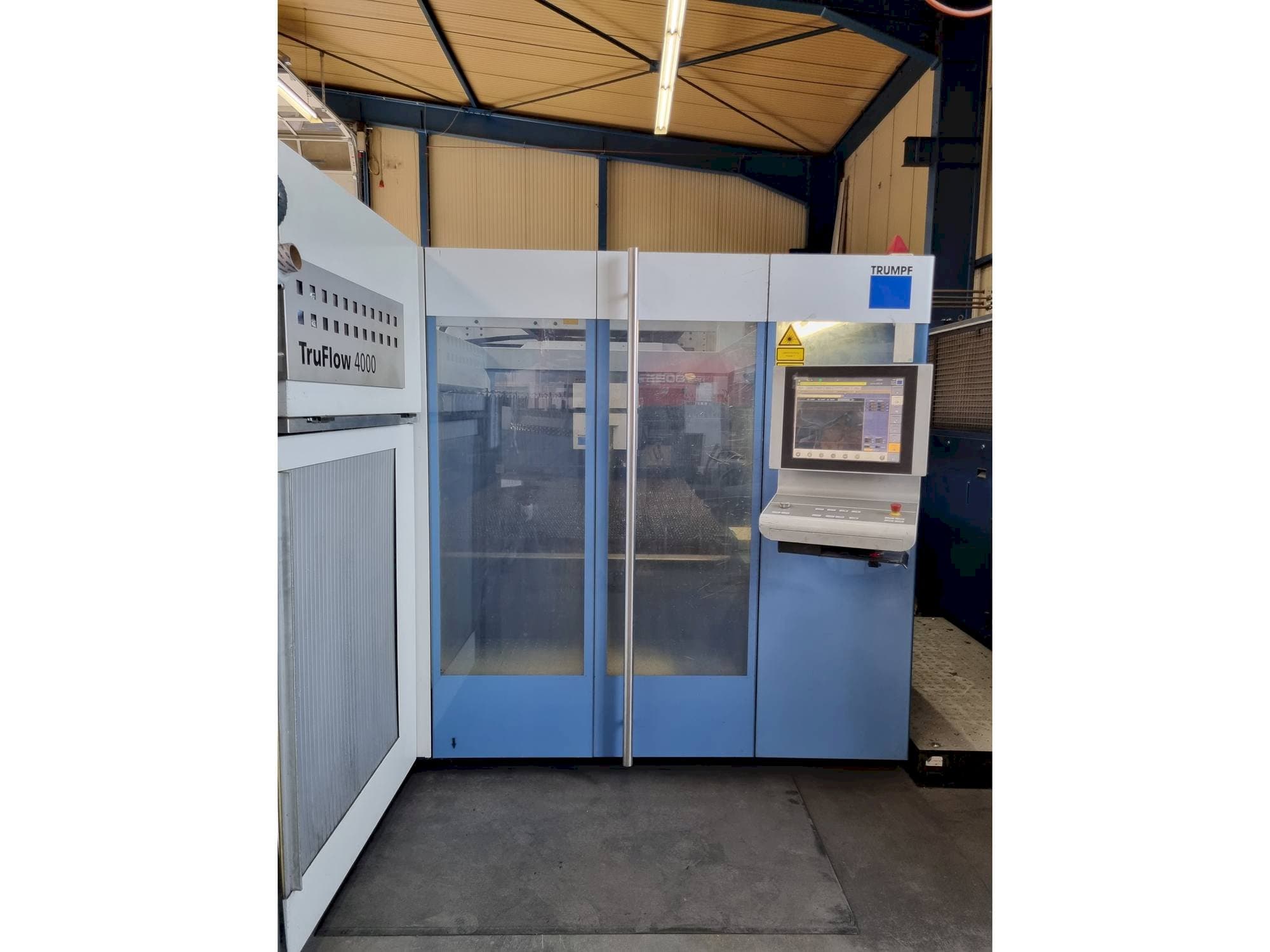 Вид станка Trumpf TruLaser 3030 спереди