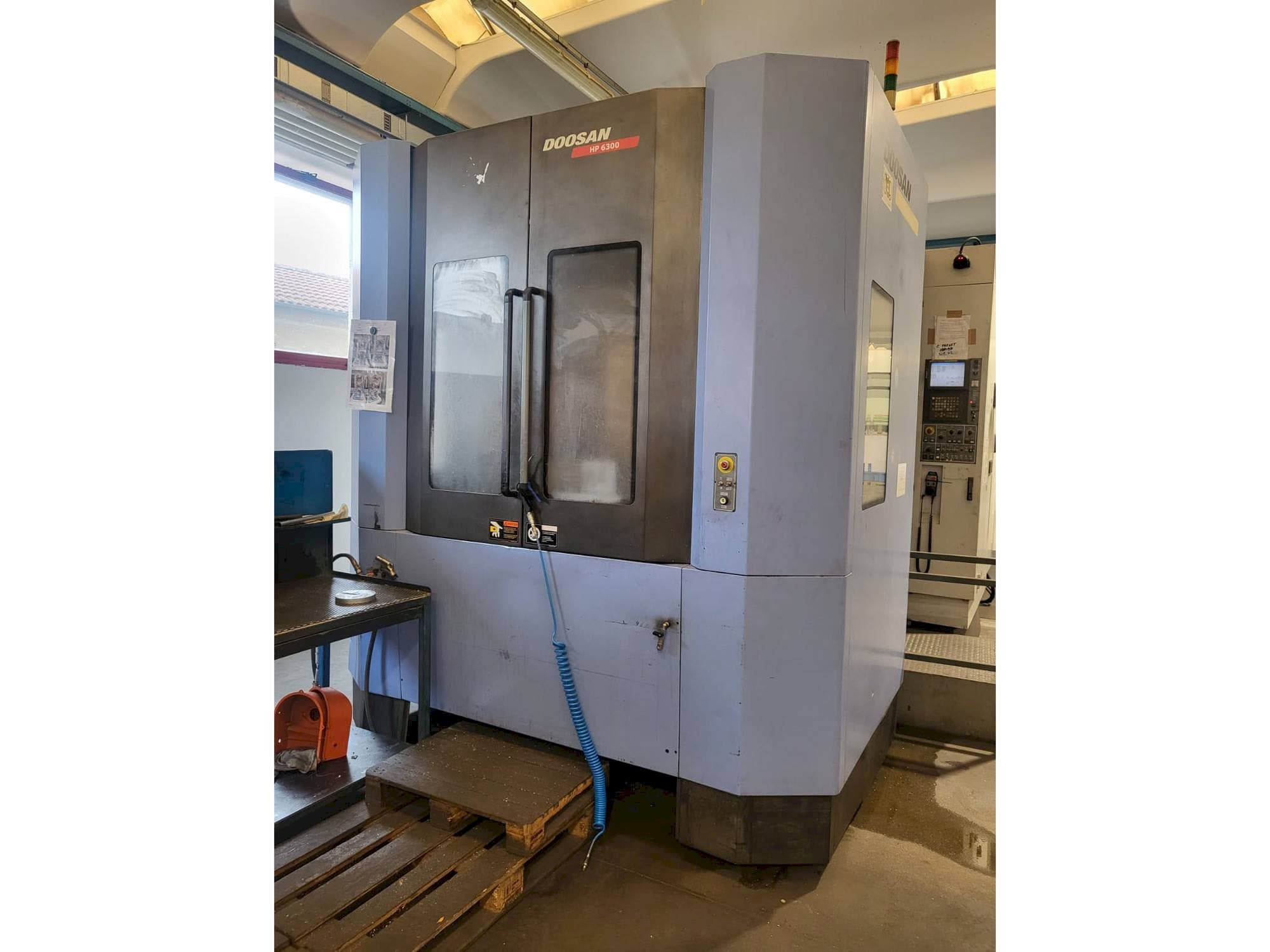 Вид станка Doosan HP 6300 спереди