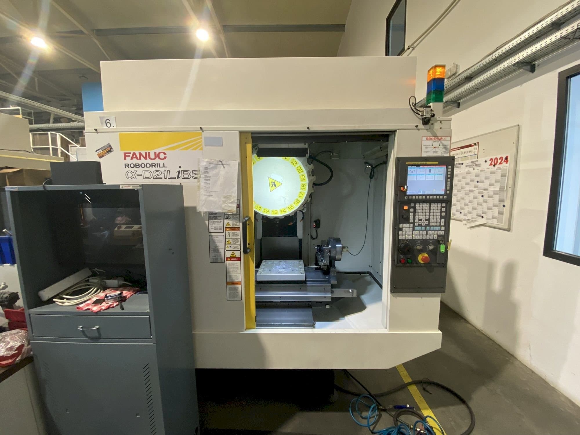 Вид станка FANUC Robodrill Alpha D21LiA5 спереди