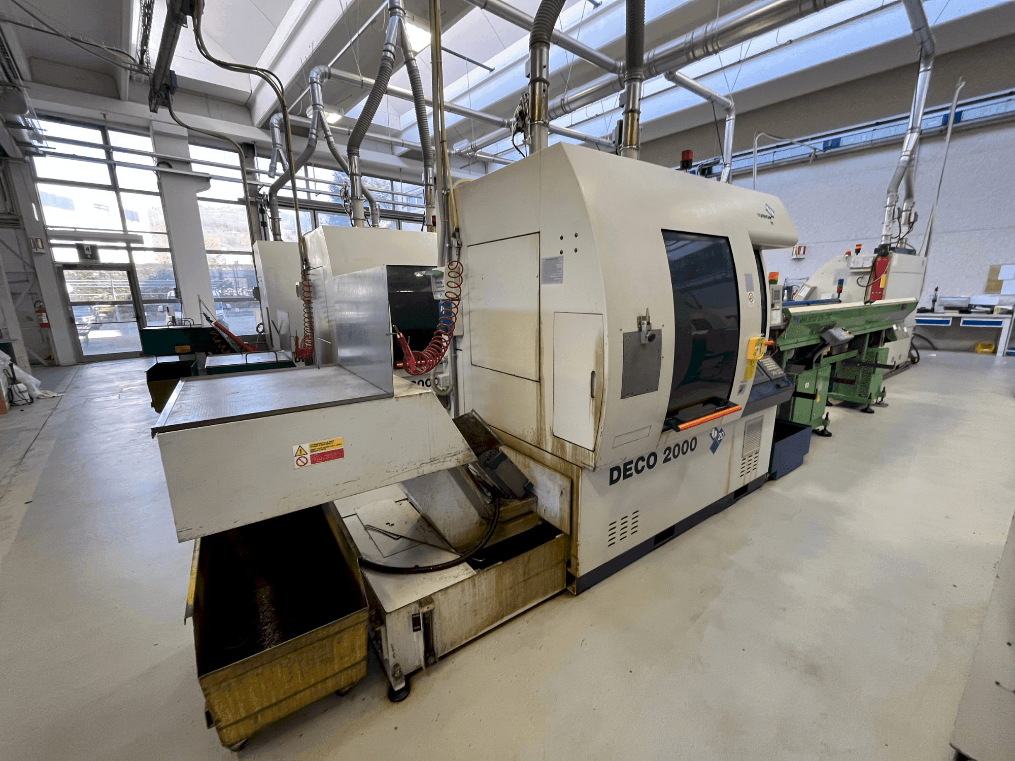 Вид станка TORNOS DECO 2000/20 спереди