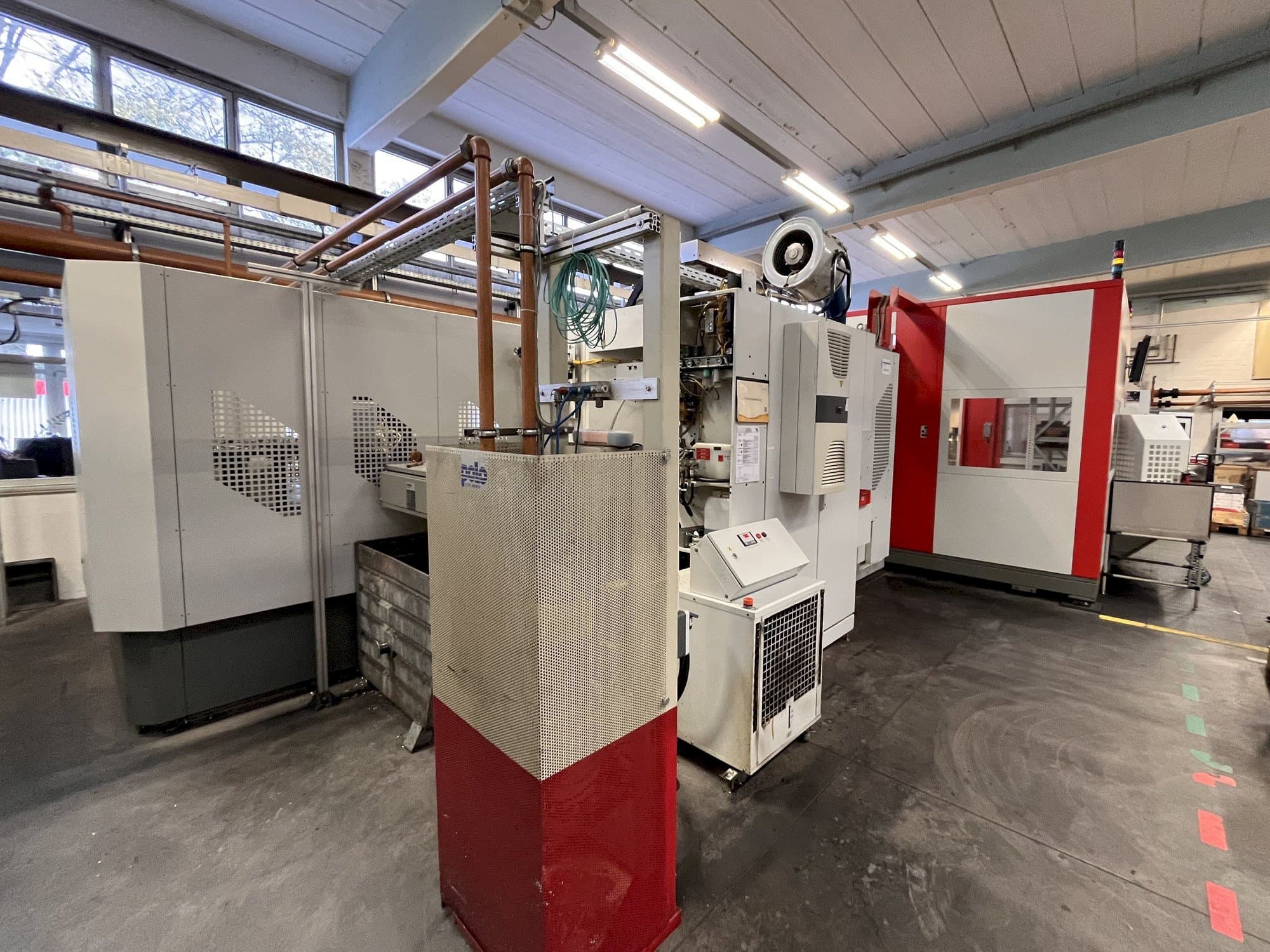 Вид станка HERMLE RS1 Robot System спереди