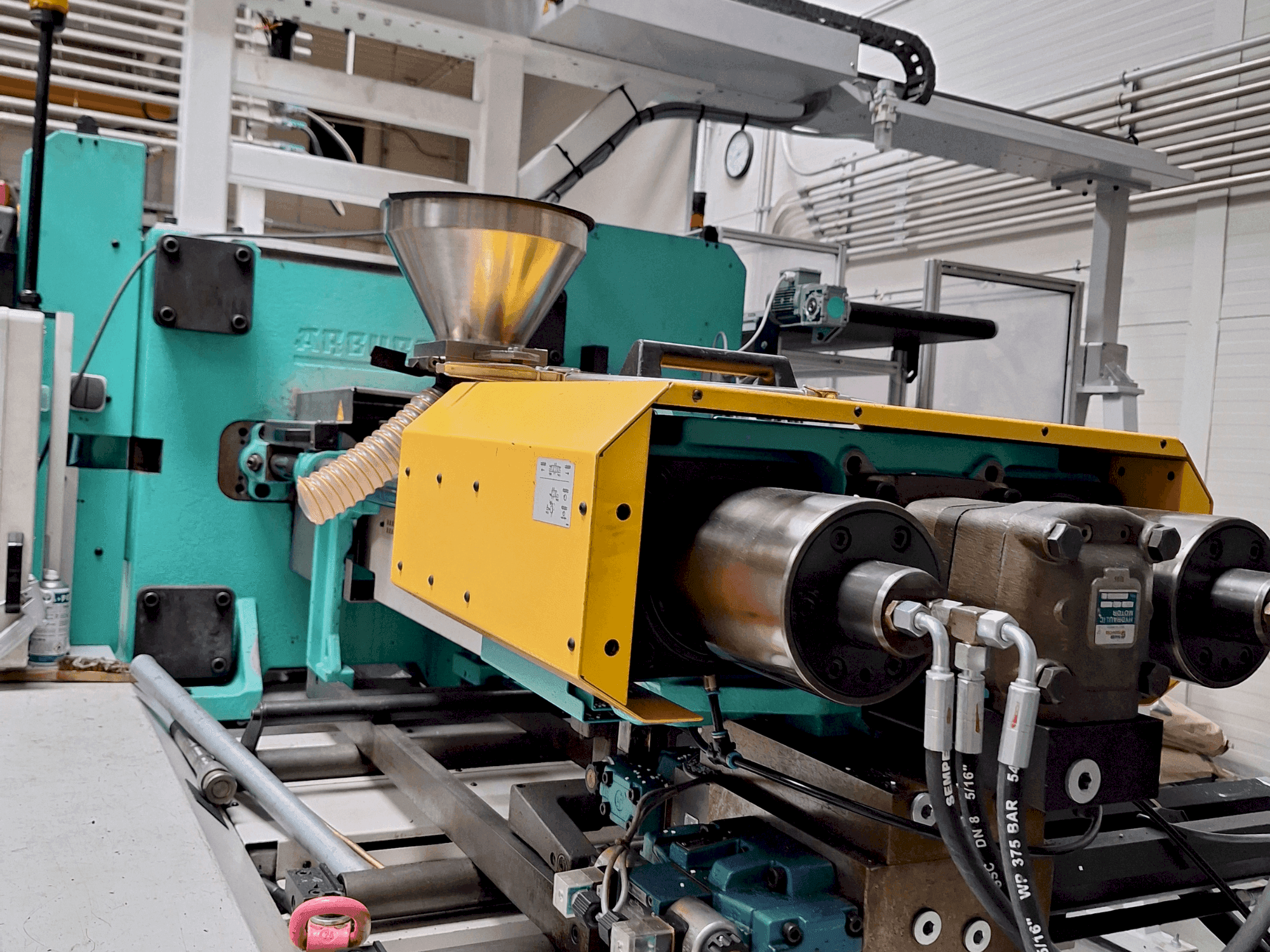 Вид станка Arburg 630 S 2500-675 спереди