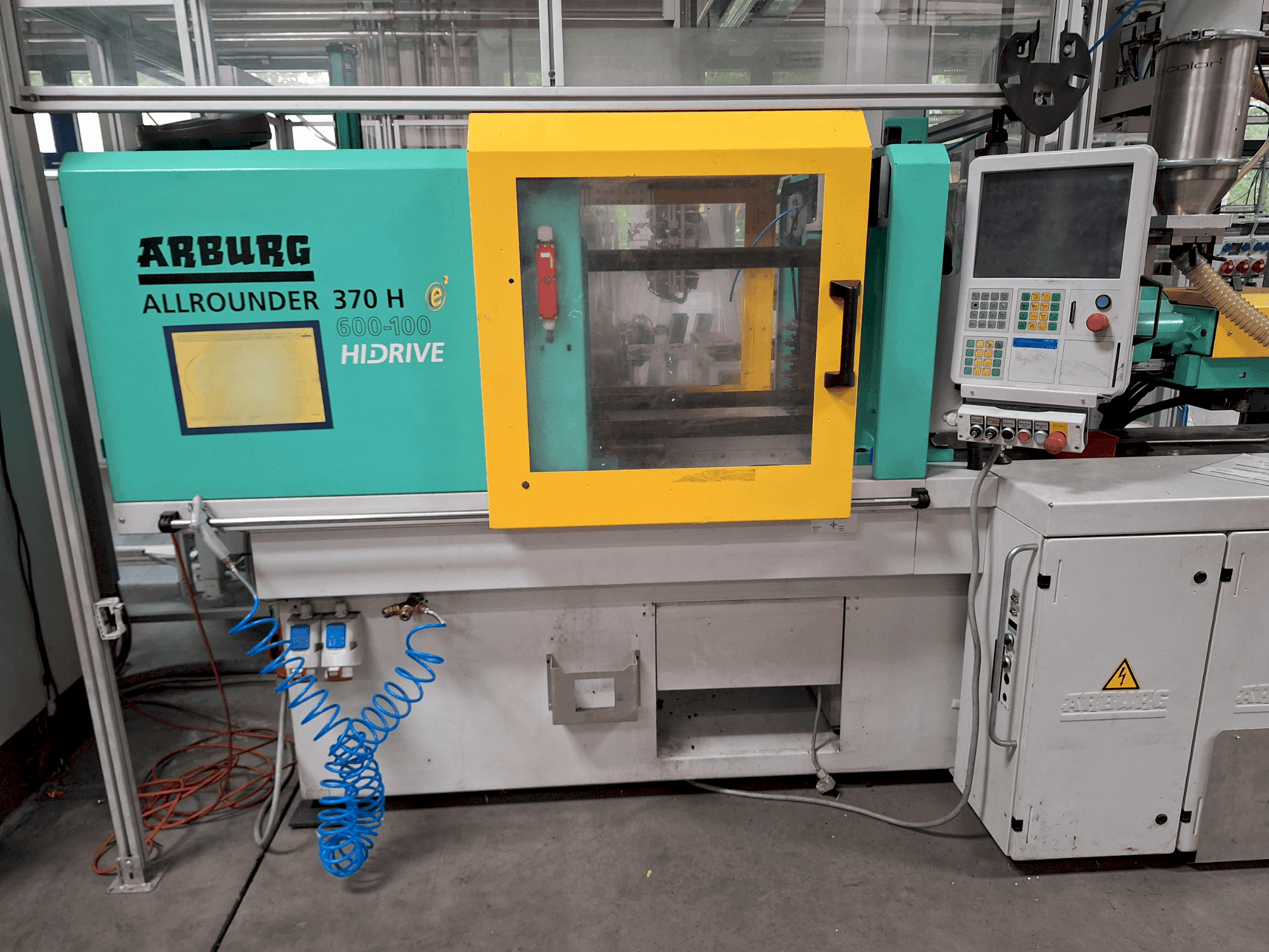 Вид станка Arburg Allrounder 370 H 600-100 спереди
