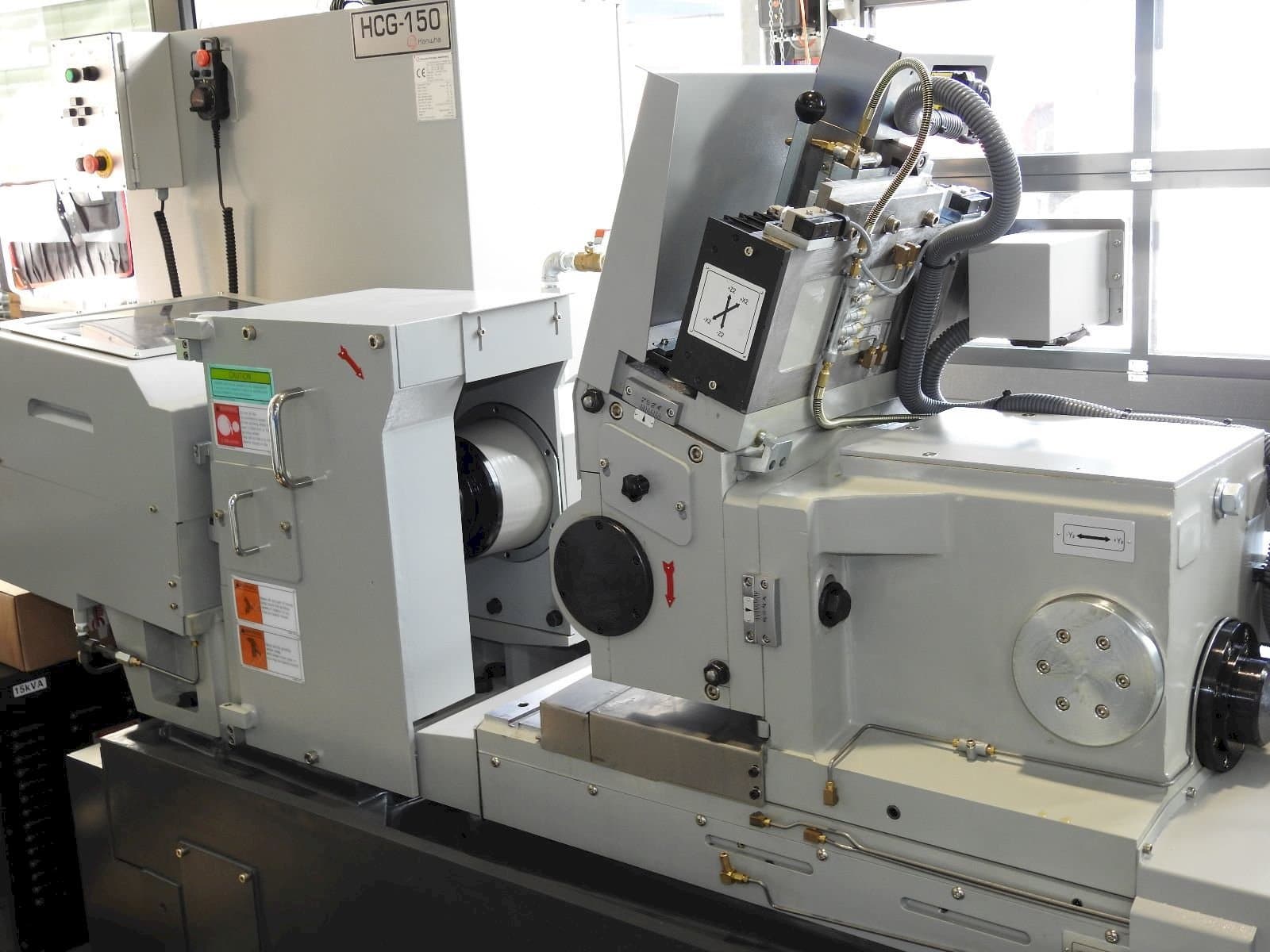 Вид станка Hanwha HCG 150 спереди