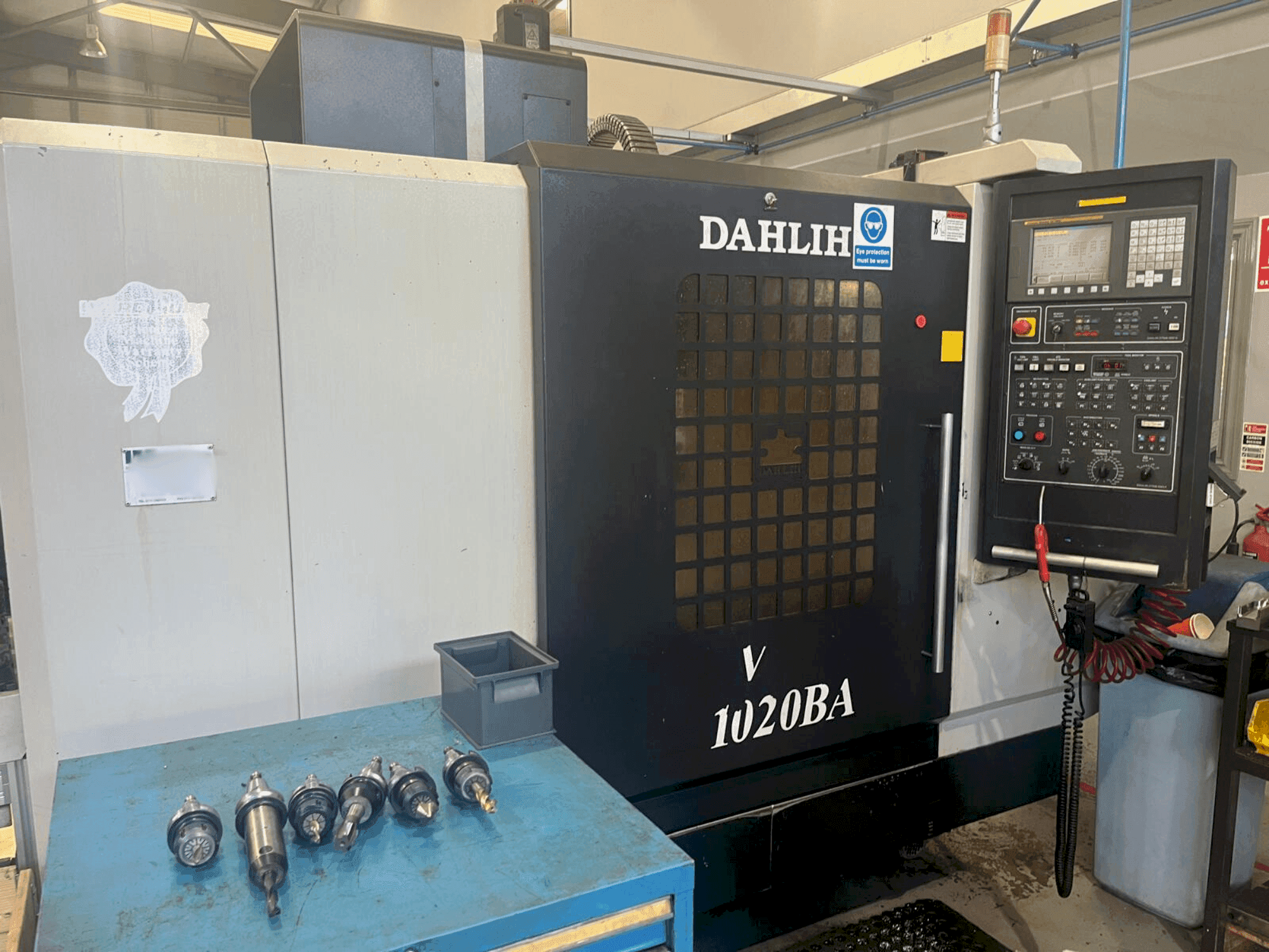 Вид станка DAH LIH DL-MCV1020BA спереди