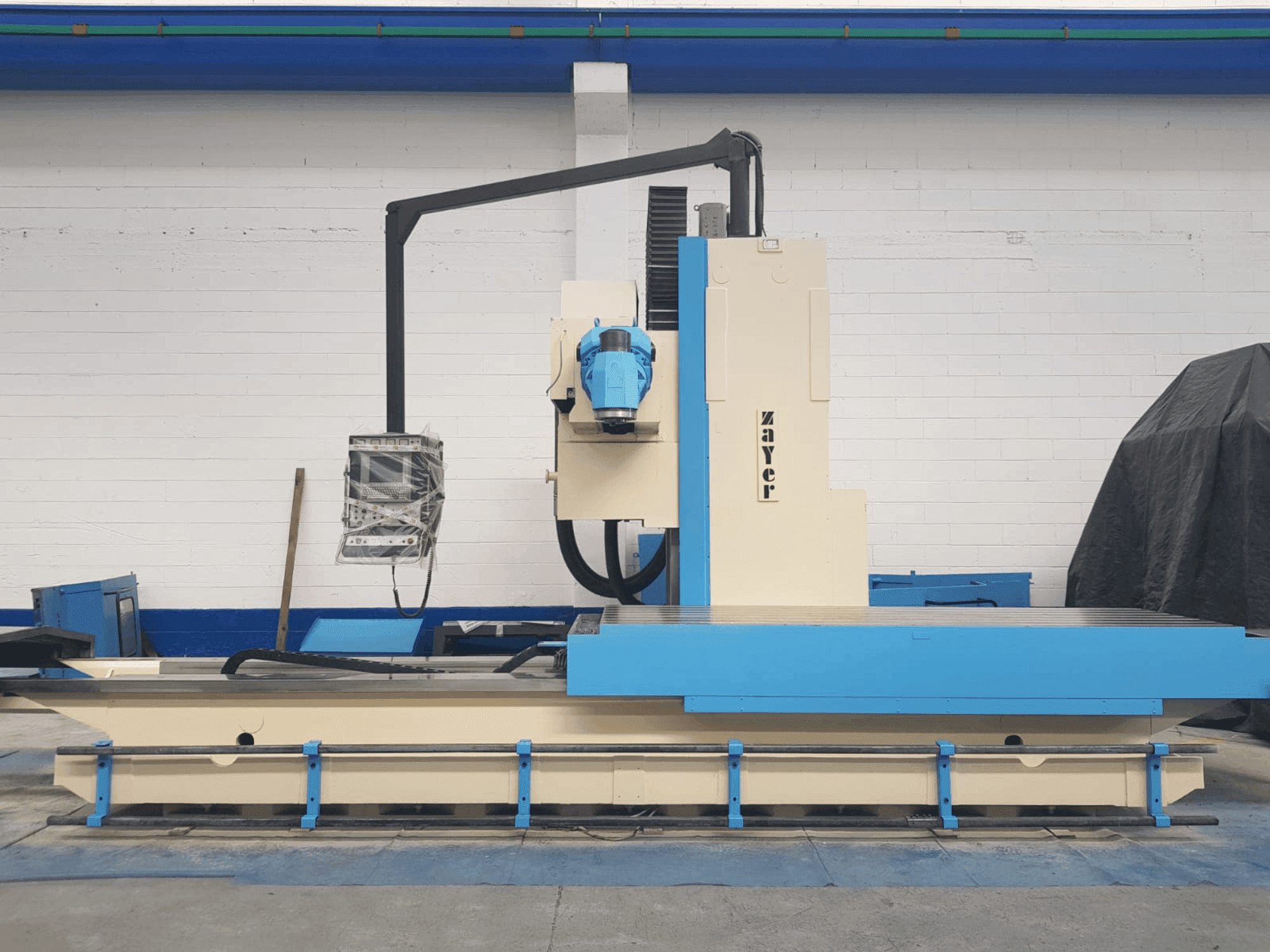 Вид станка Zayer 30KF 3000  спереди