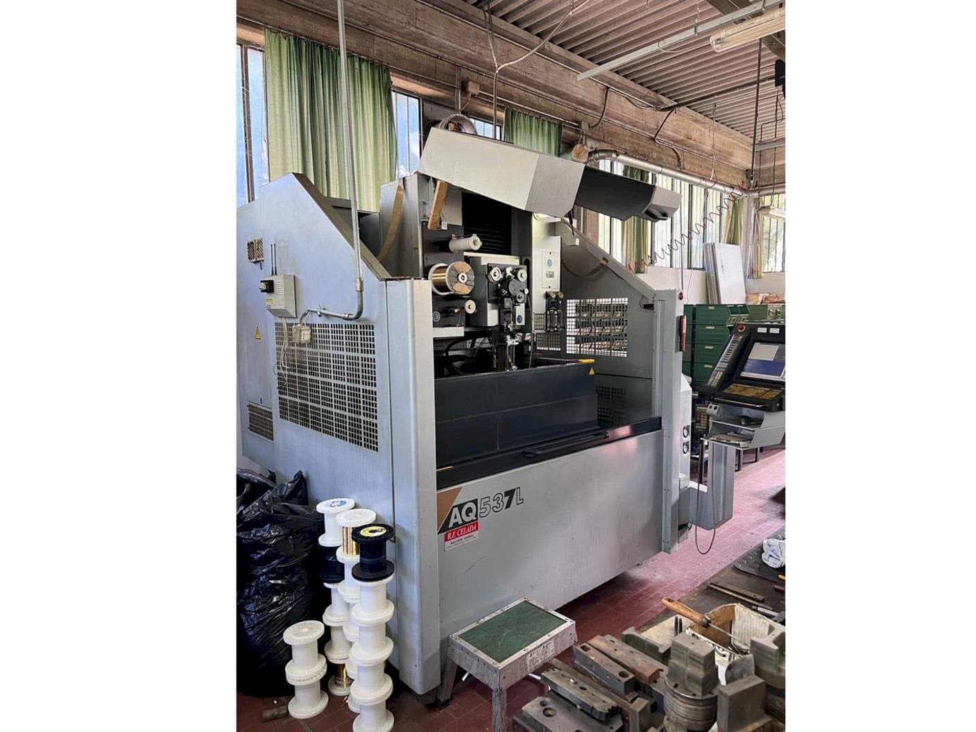 Вид станка Sodick AQ537L спереди