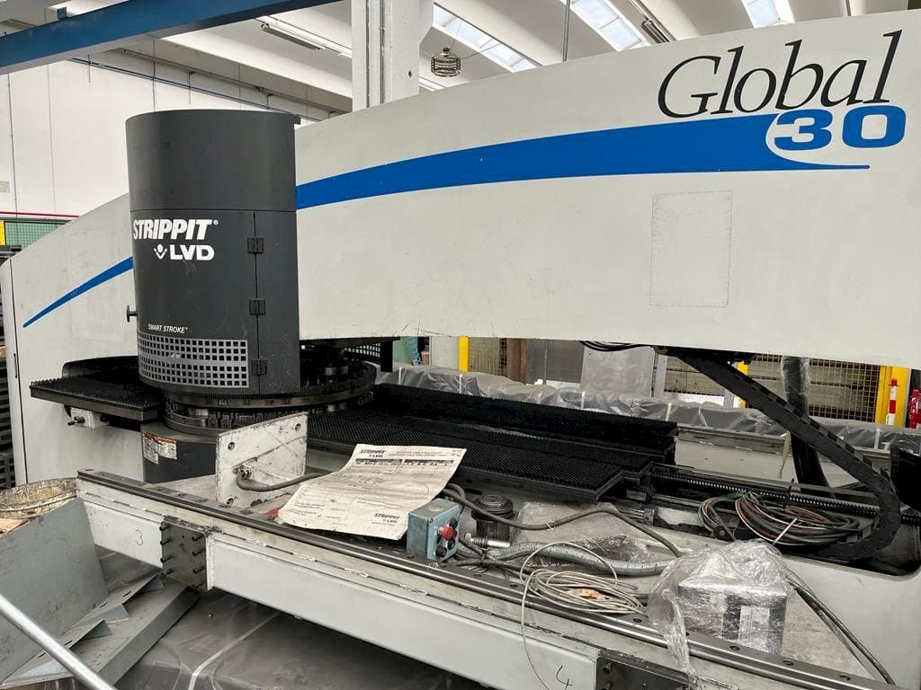 Вид станка LVD Strippit Global 30 1525 спереди