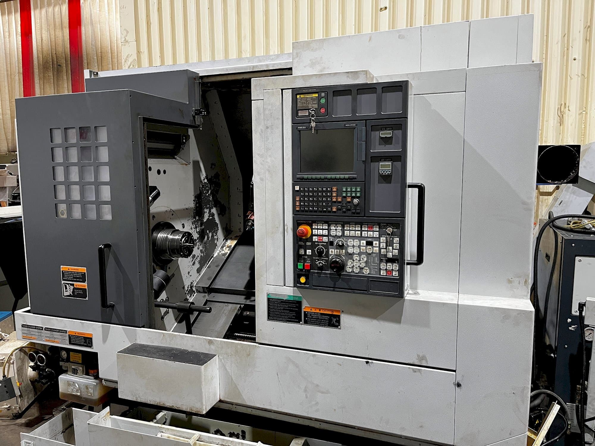 Вид станка MORI SEIKI NL 2000SY/500 спереди