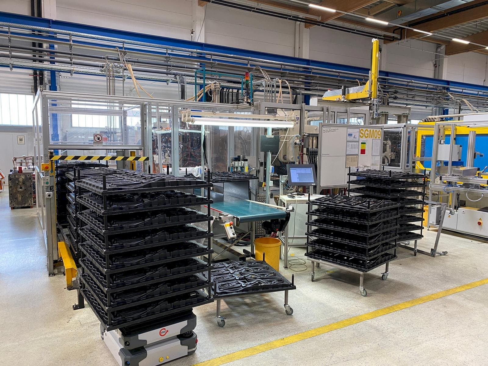 Вид станка Krauss Maffei 650-1900-520 CZ Multinject спереди
