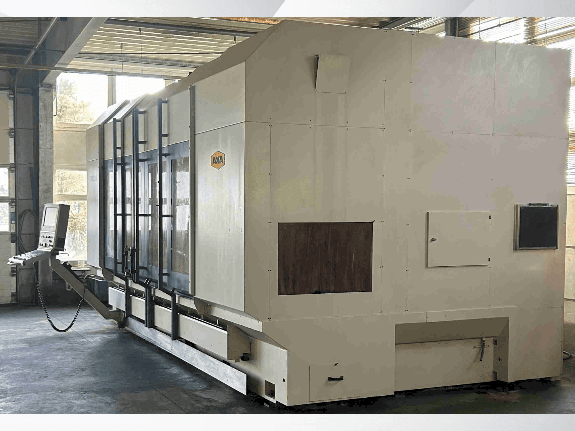 Вид станка AXA VHC 3-3000 S спереди