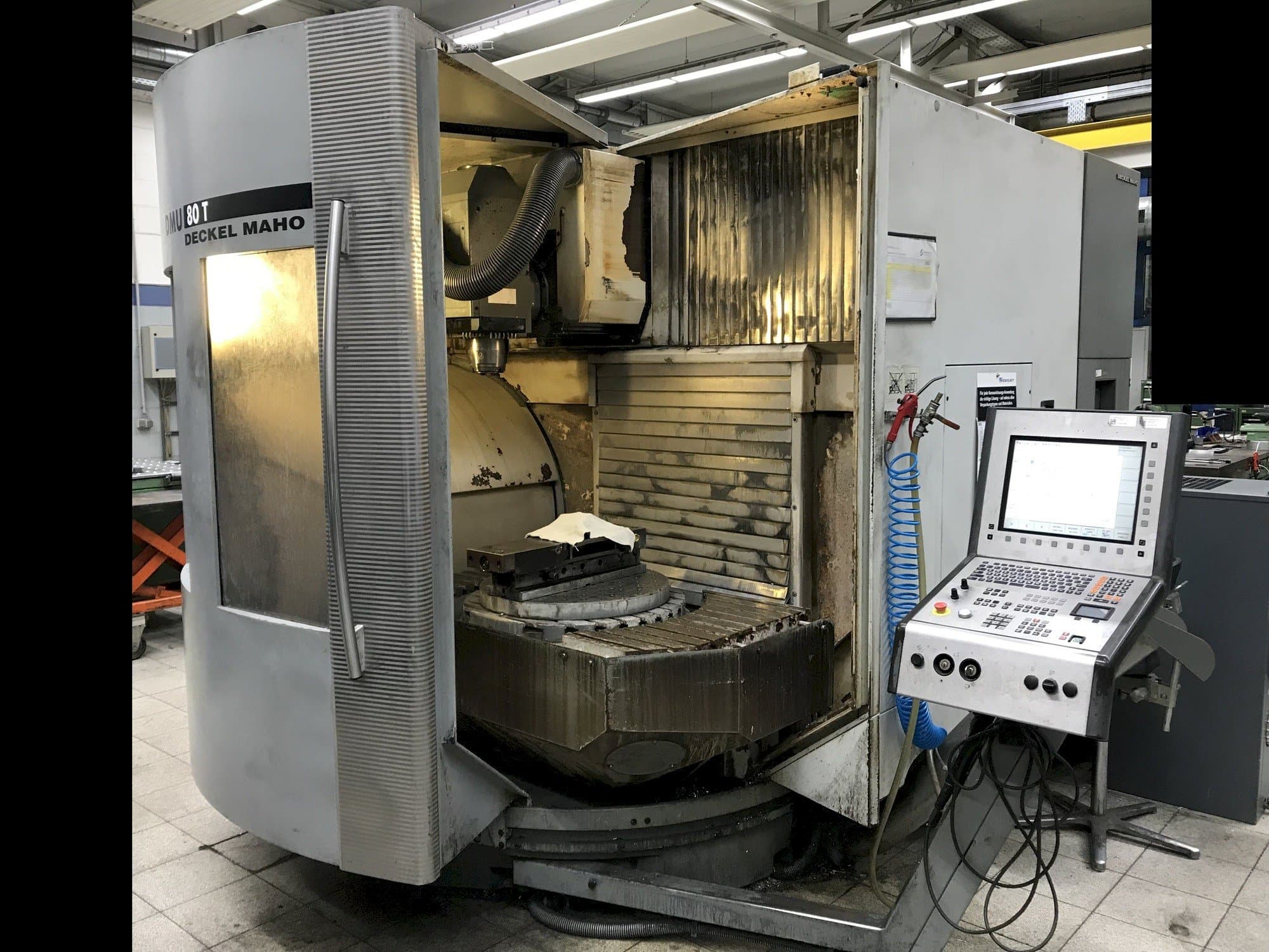 Вид станка DECKEL MAHO DMU 80 T спереди