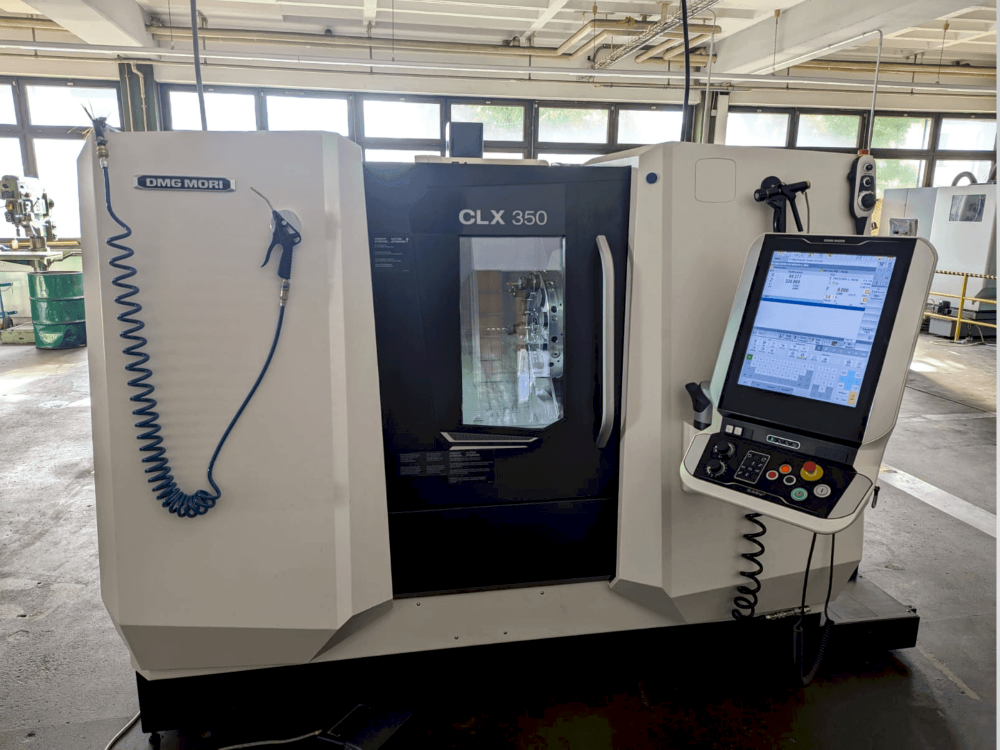 Вид станка DMG MORI CLX 350 спереди