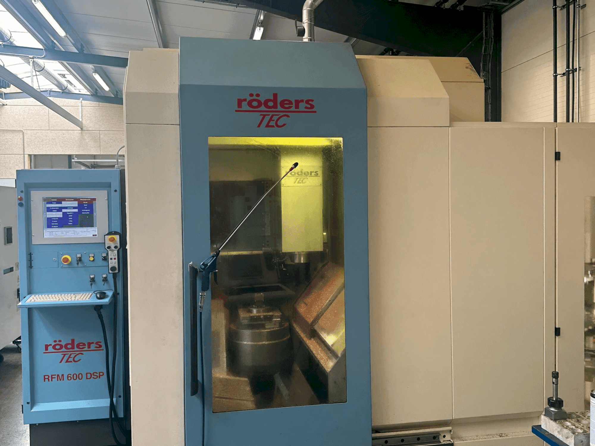 Вид станка Roders RFM 600 DSP  спереди