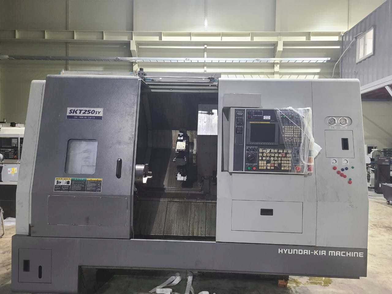 Вид станка Hyundai Kia SKT250SY спереди