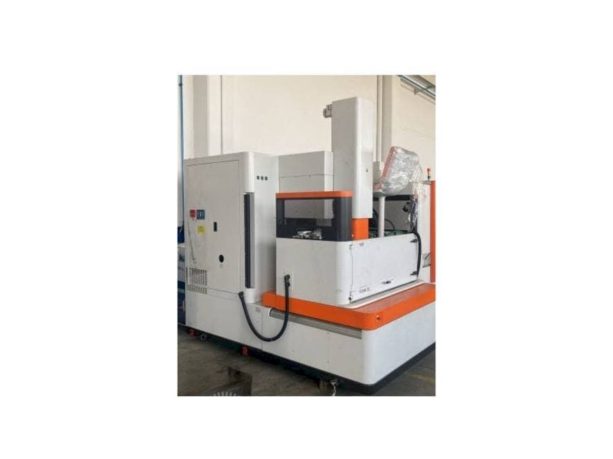 Вид станка AgieCharmilles FORM 30 спереди