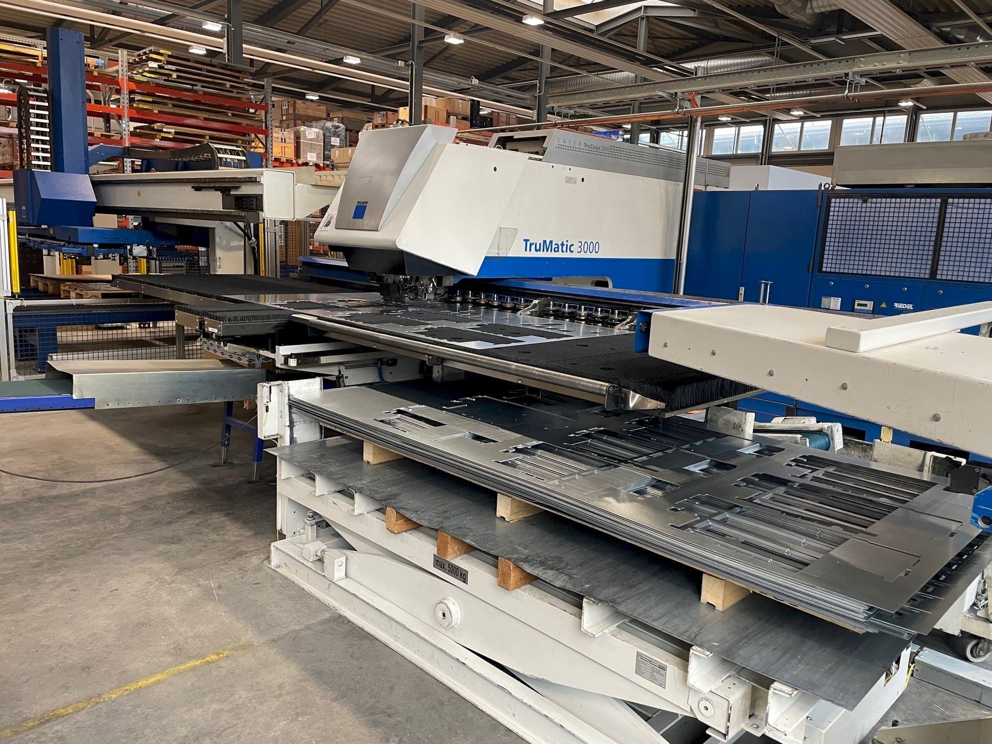Вид станка TRUMPF Trumatic 3000 спереди