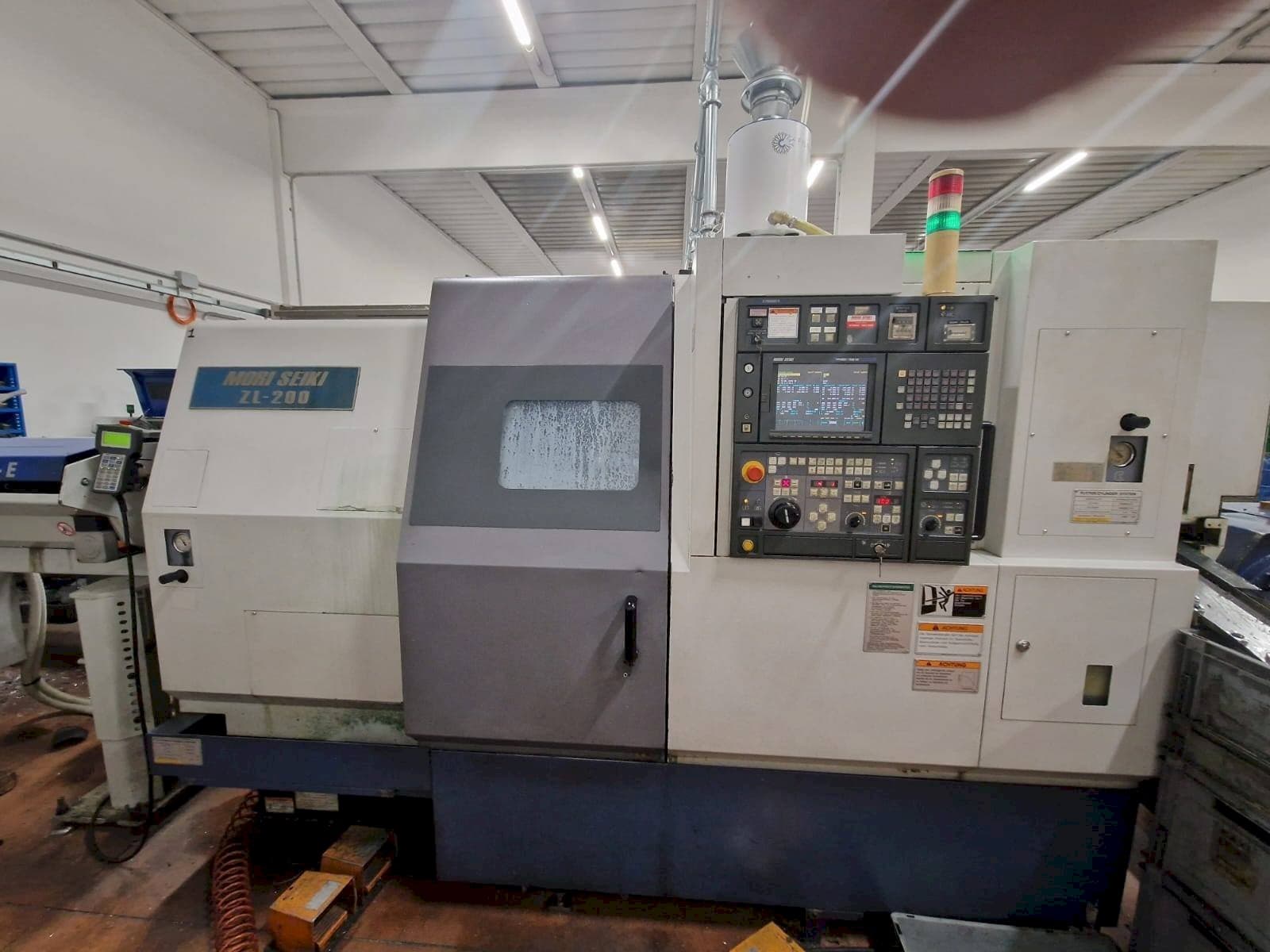 Вид станка MORI SEIKI ZL-200SMC спереди