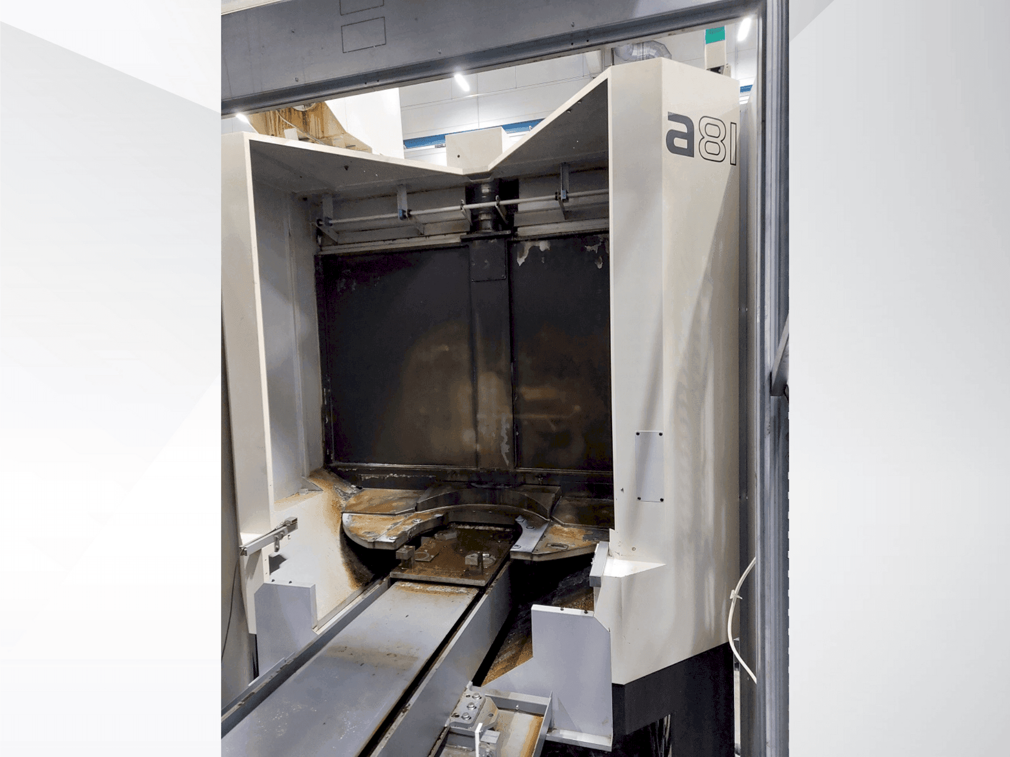 Вид станка Makino a81  спереди