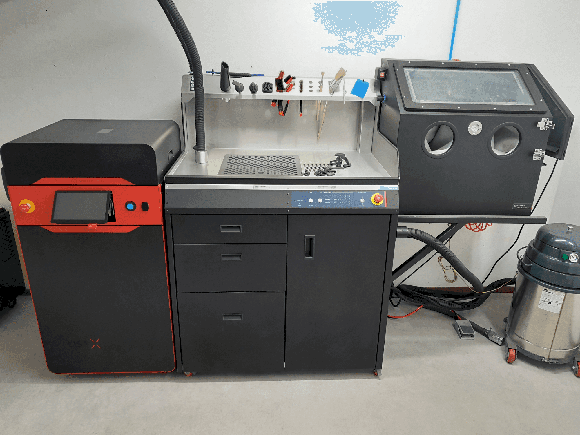 Вид станка SINTERIT lisa x  спереди