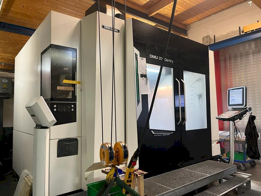 Вид станка DMG MORI DMU 200 Gantry  спереди