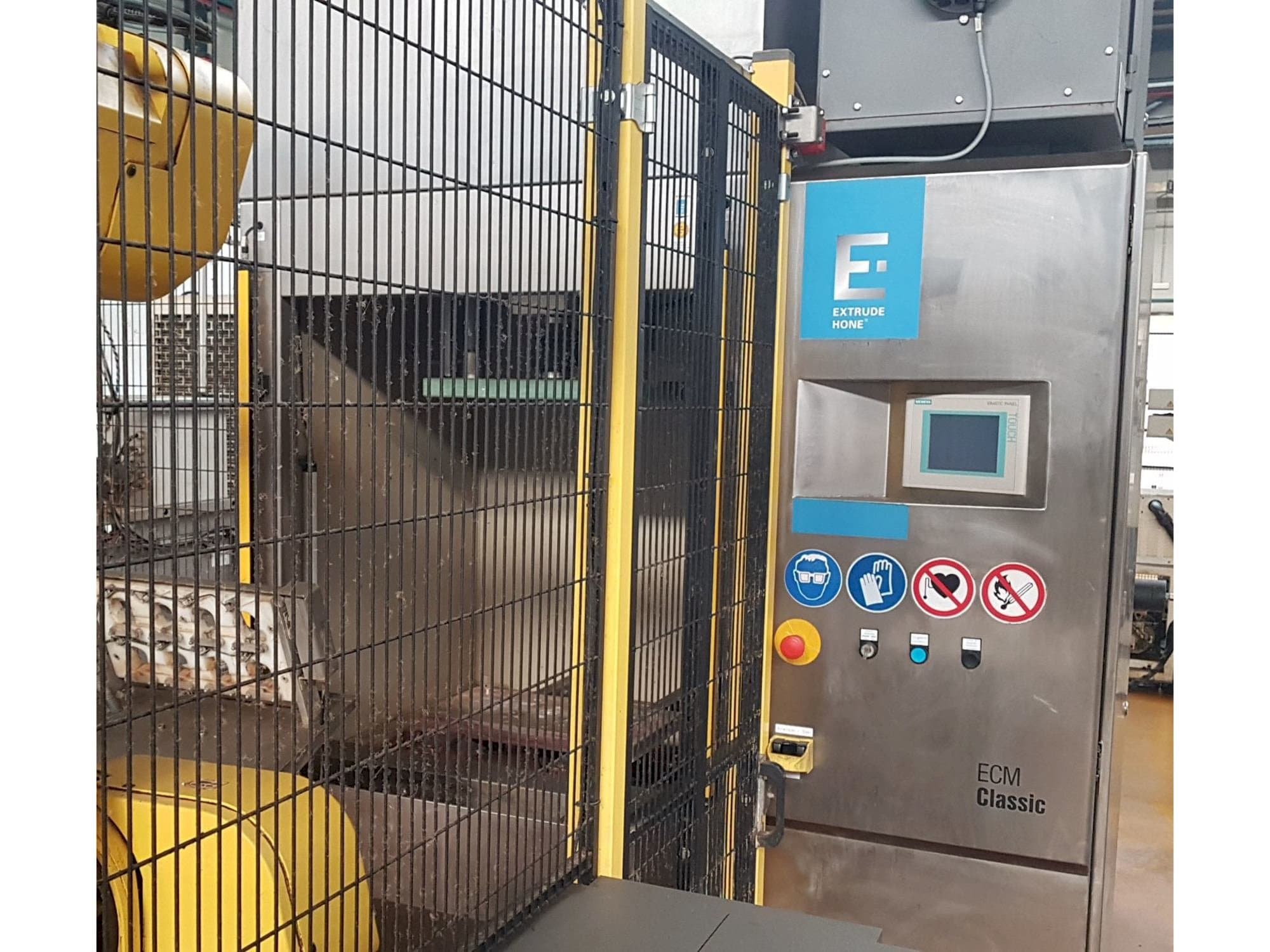 Вид станка Extrude Hone Classic 1A-450-43-P-M спереди