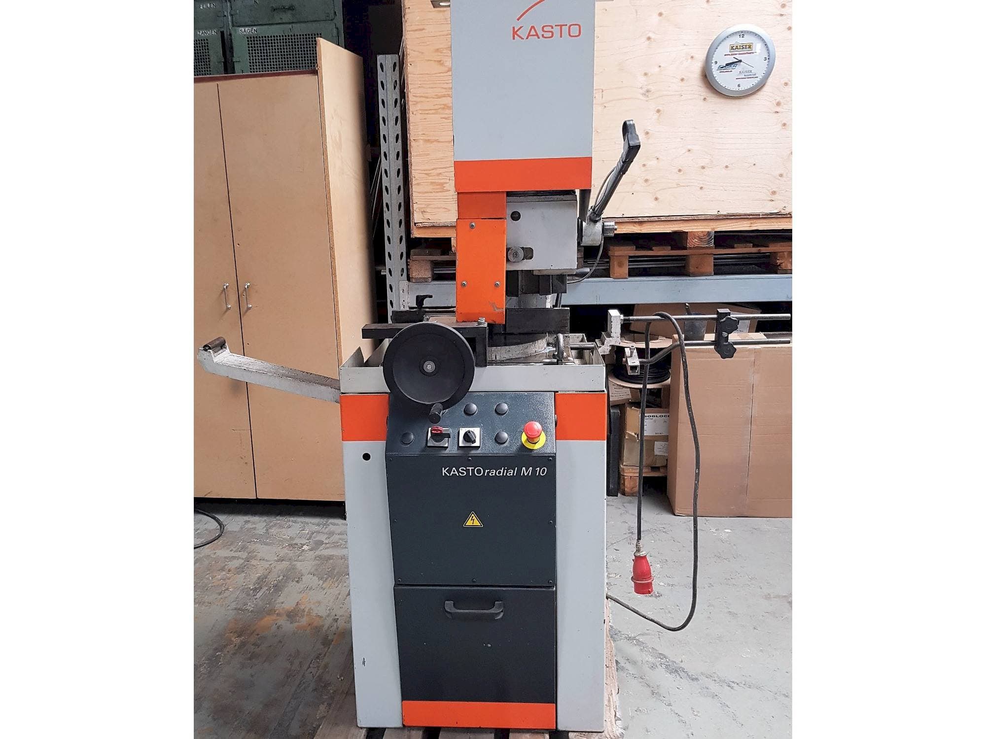 Вид станка KASTO Radial M 10 спереди