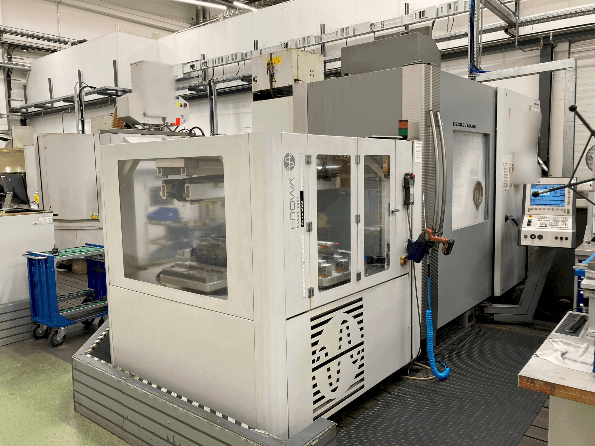 Вид станка DECKEL DMC 75V linear спереди