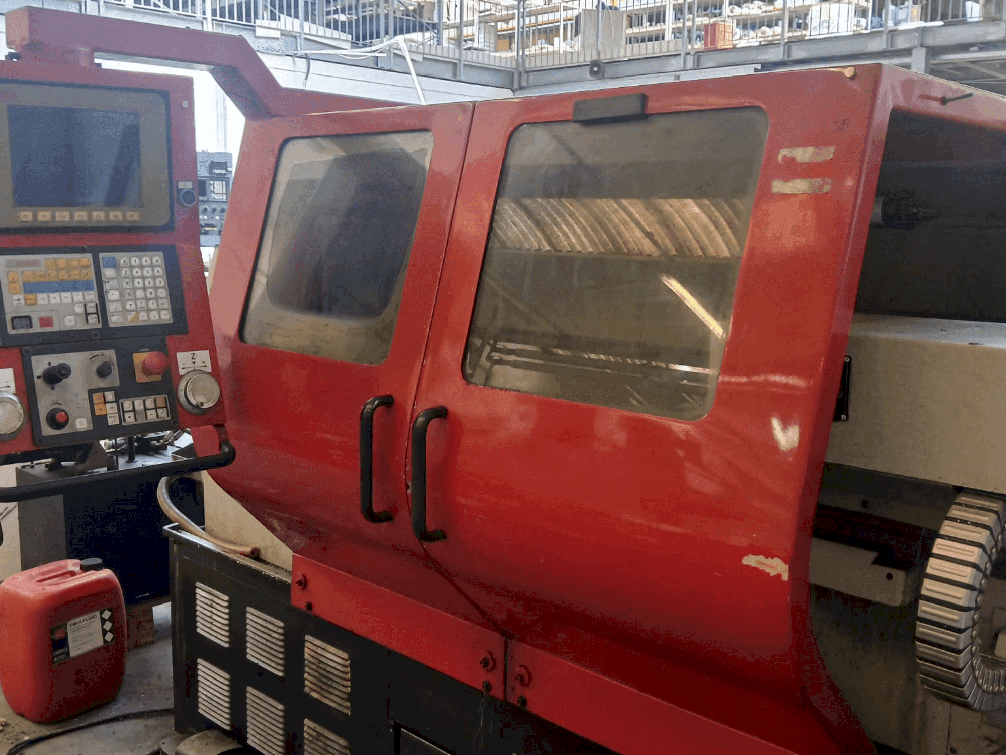 Вид станка EMCO EMCOMAT-E 200X1000  спереди