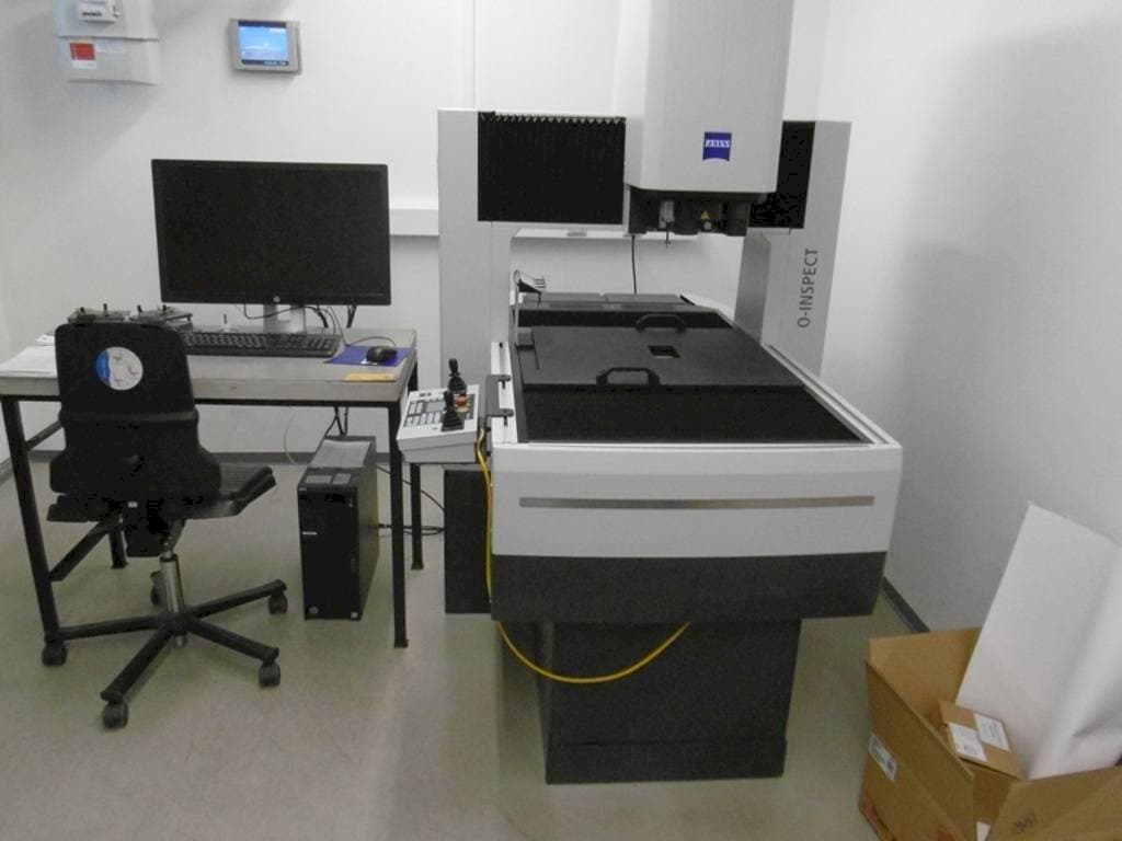 Вид станка ZEISS O-Inspect 543 спереди