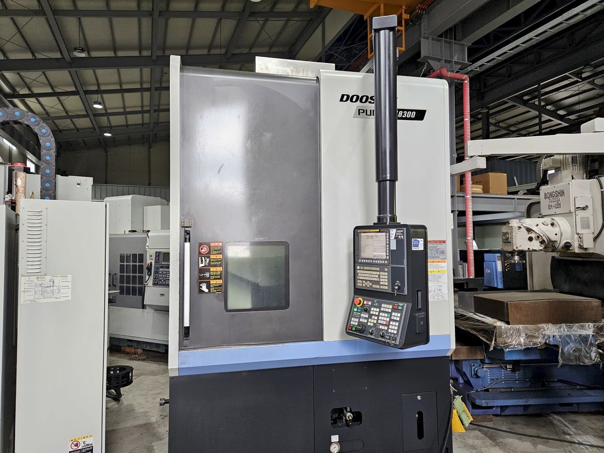 Вид станка DOOSAN PUMA V8300 спереди