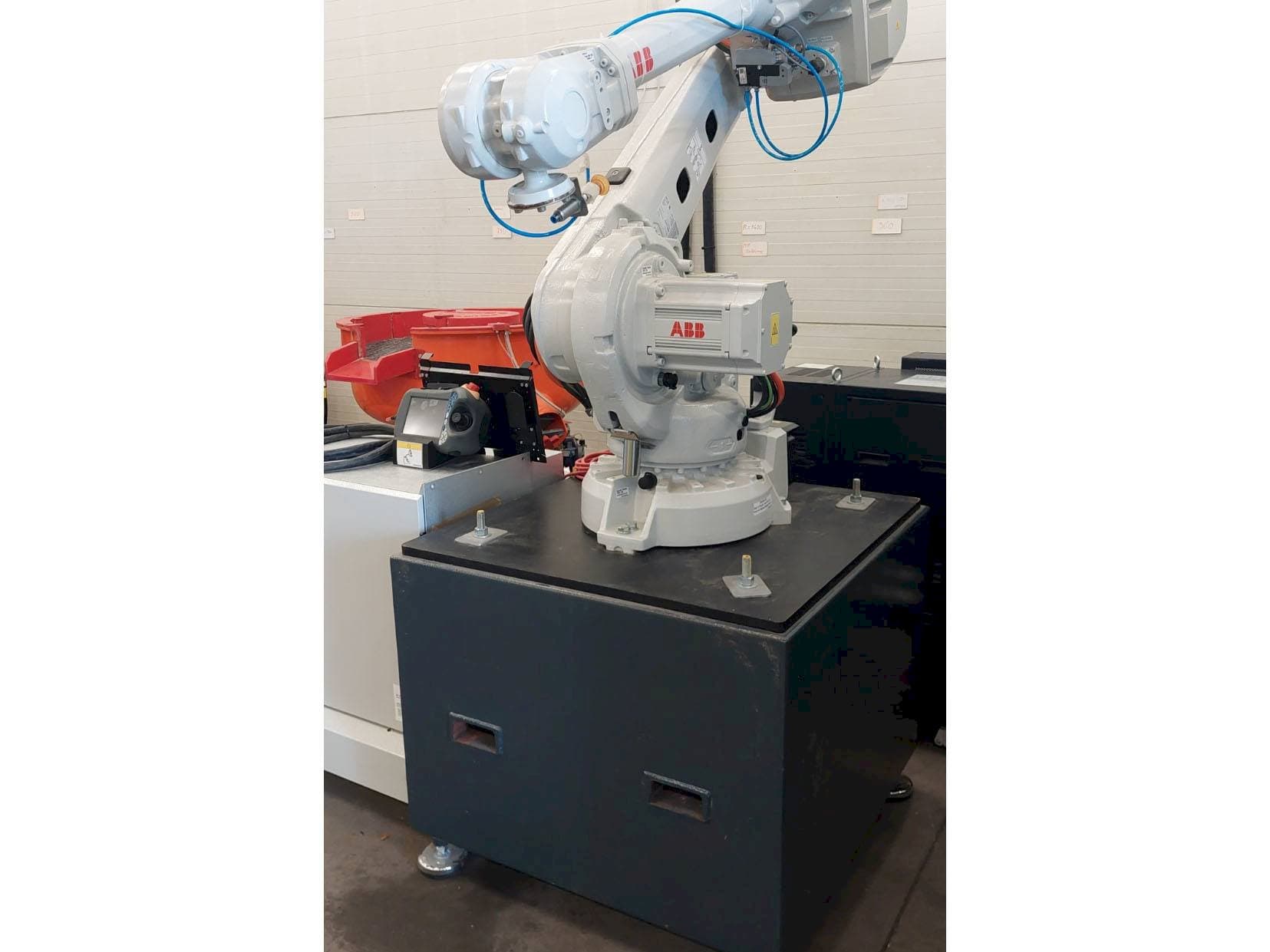 Вид станка ABB IRB 4600  спереди