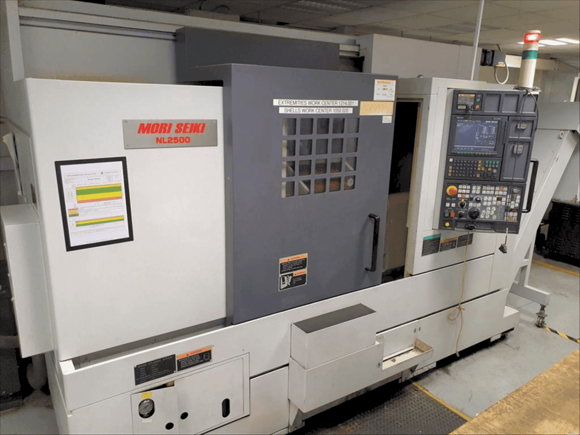 Вид станка MORI SEIKI NL2500Y спереди