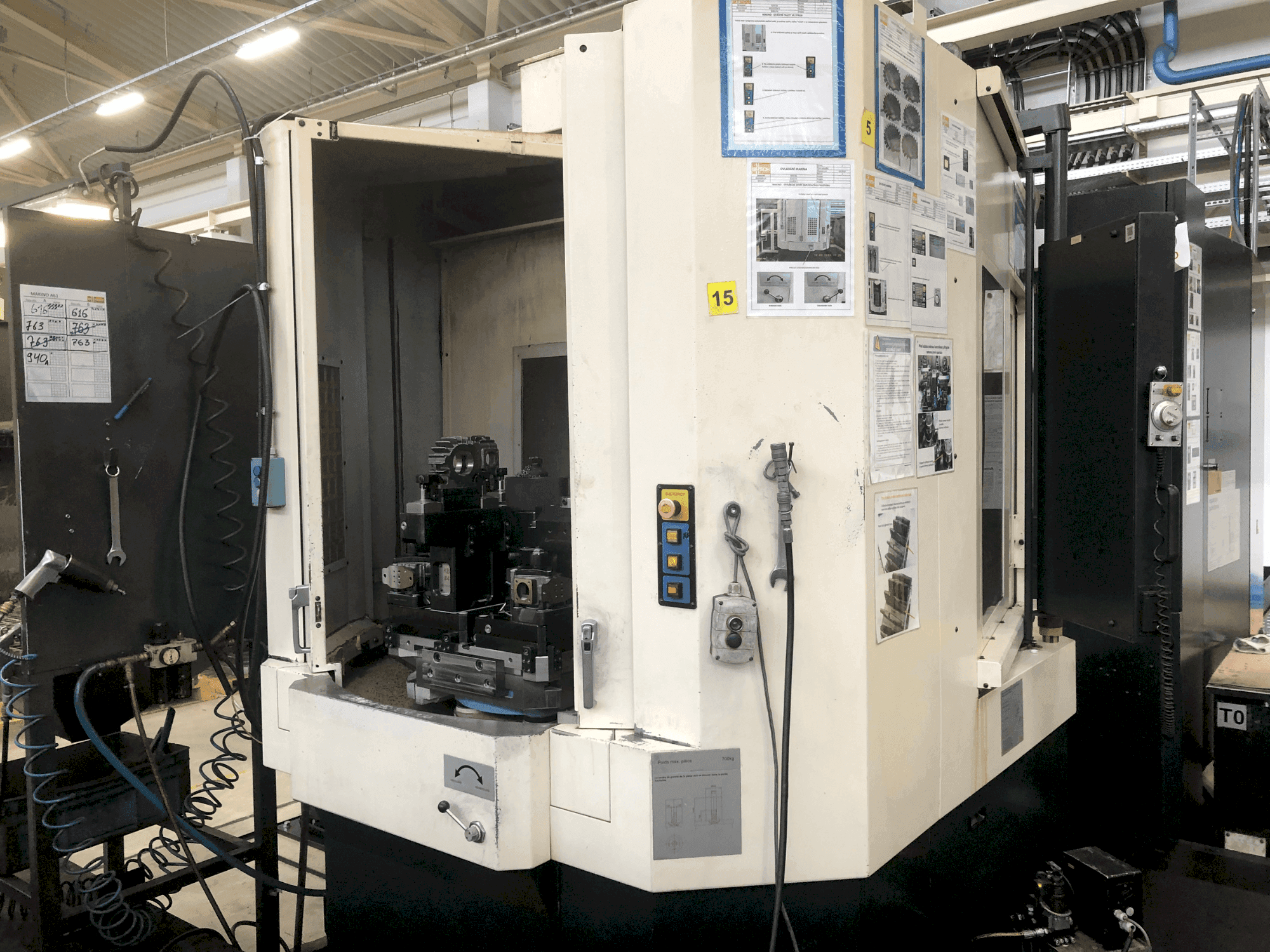 Вид станка Makino a61-5XR спереди