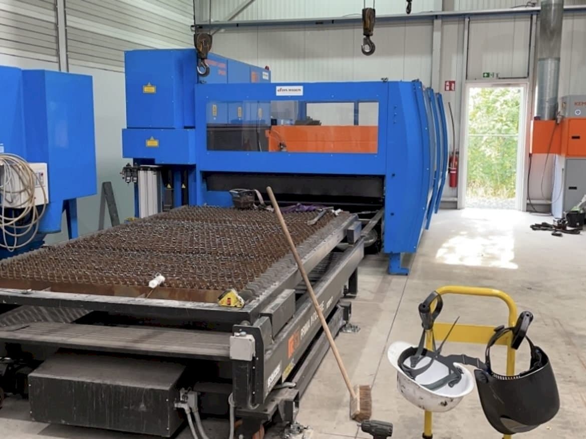 Вид станка Prima Industrie Platino 1530 спереди