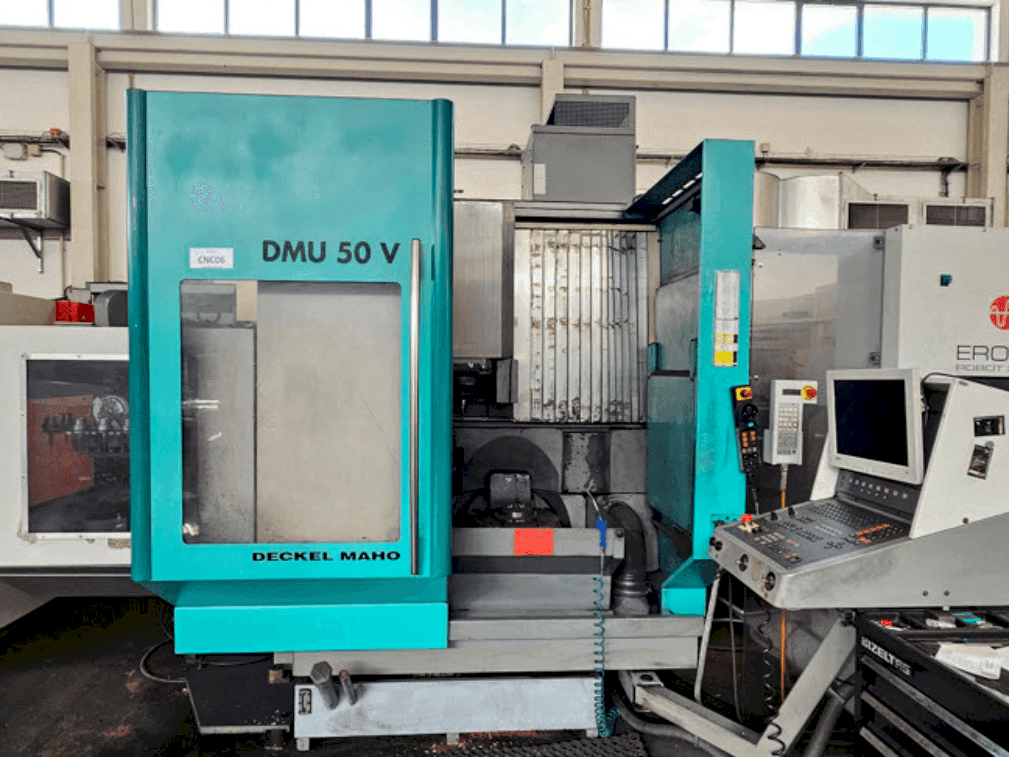 Вид станка DECKEL MAHO DMU 50V спереди
