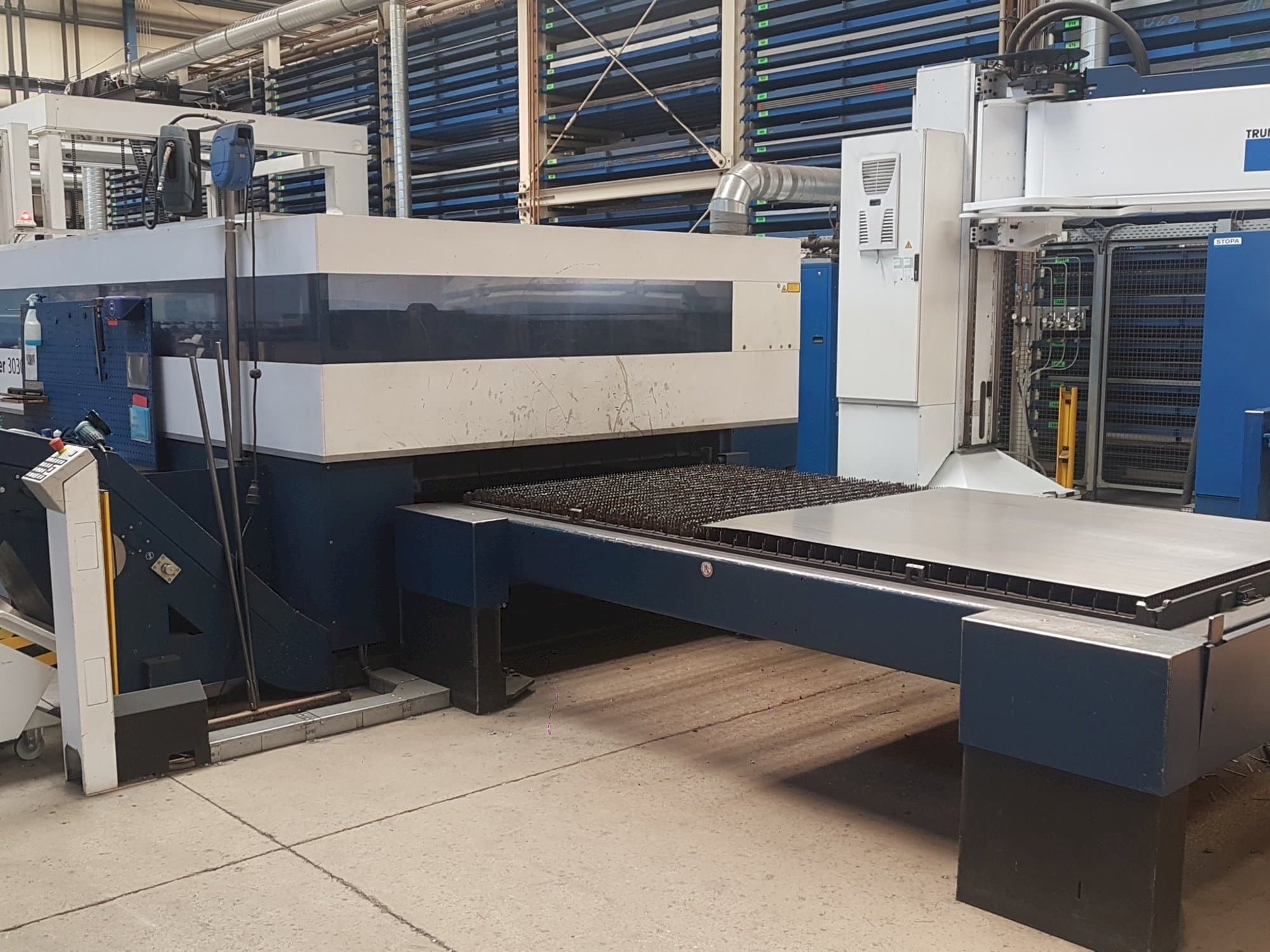 Вид станка Trumpf TruLaser 3030 L20 спереди